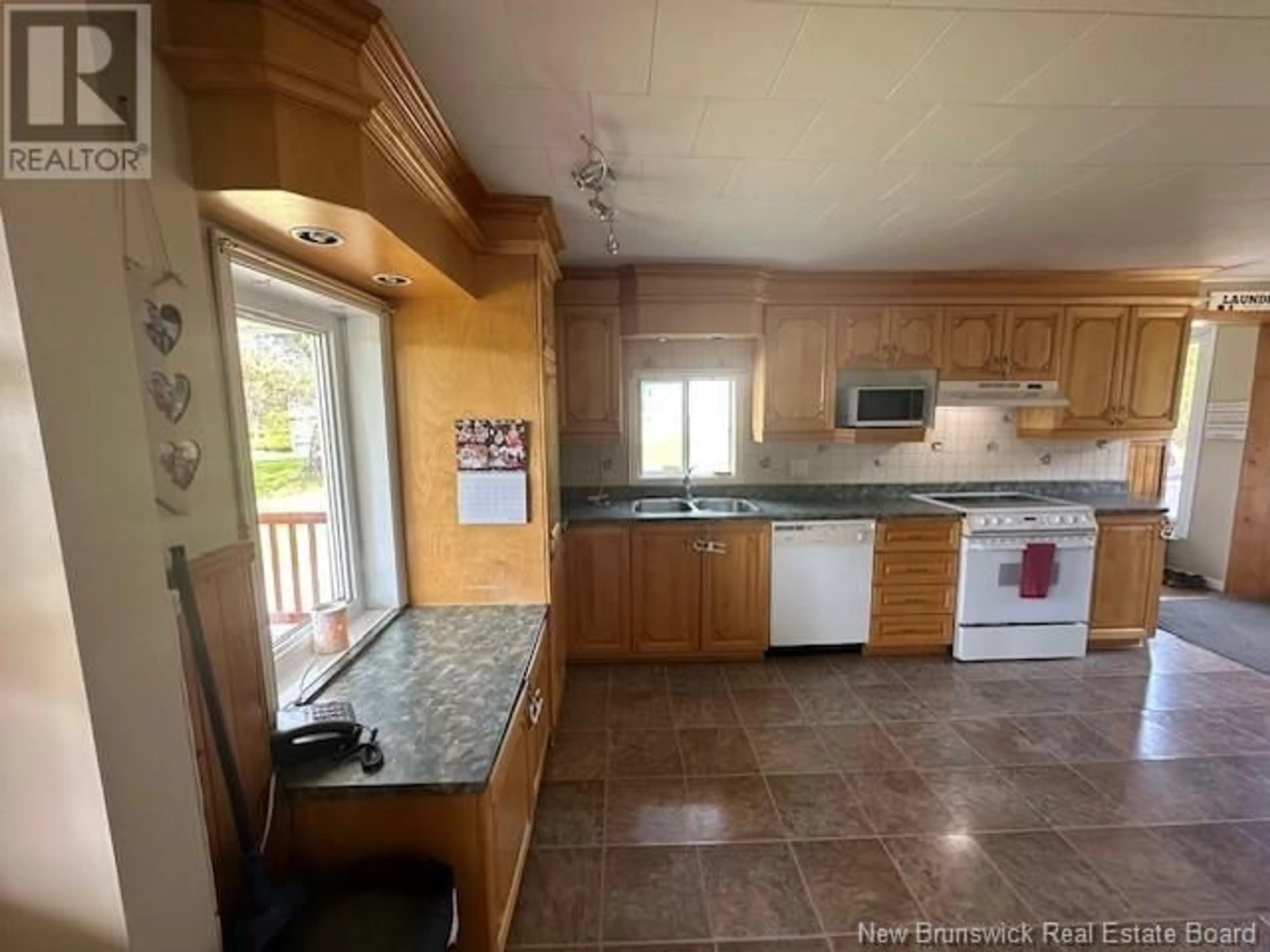 Standard kitchen, ceramic/tile floor for 2866 DES PIONNIERS AVENUE, Balmoral New Brunswick E8E1G6