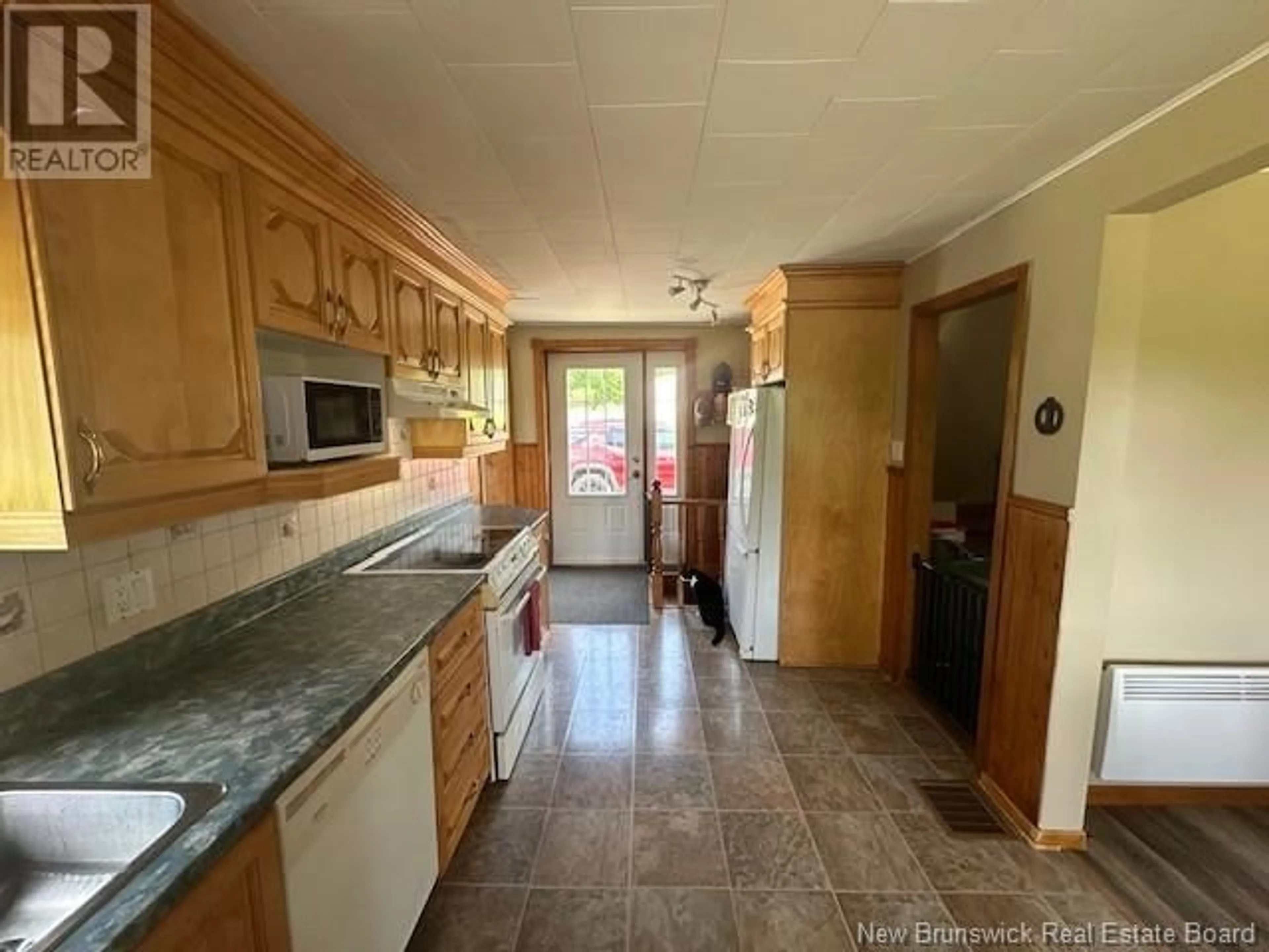 Standard kitchen, unknown for 2866 DES PIONNIERS AVENUE, Balmoral New Brunswick E8E1G6