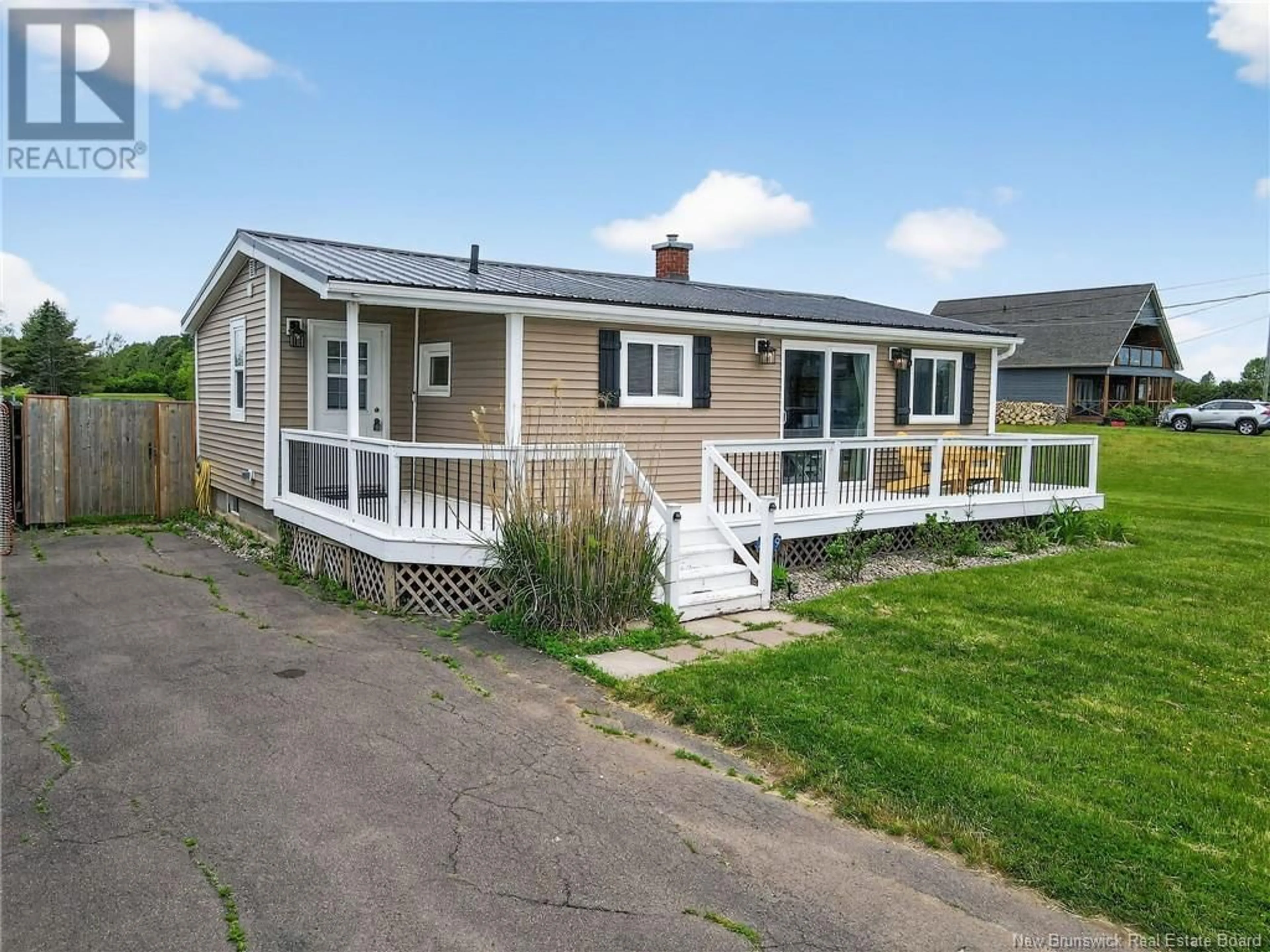 A pic from outside/outdoor area/front of a property/back of a property/a pic from drone, street for 249 DE LA COTE, Grande-Digue New Brunswick E4R1W9