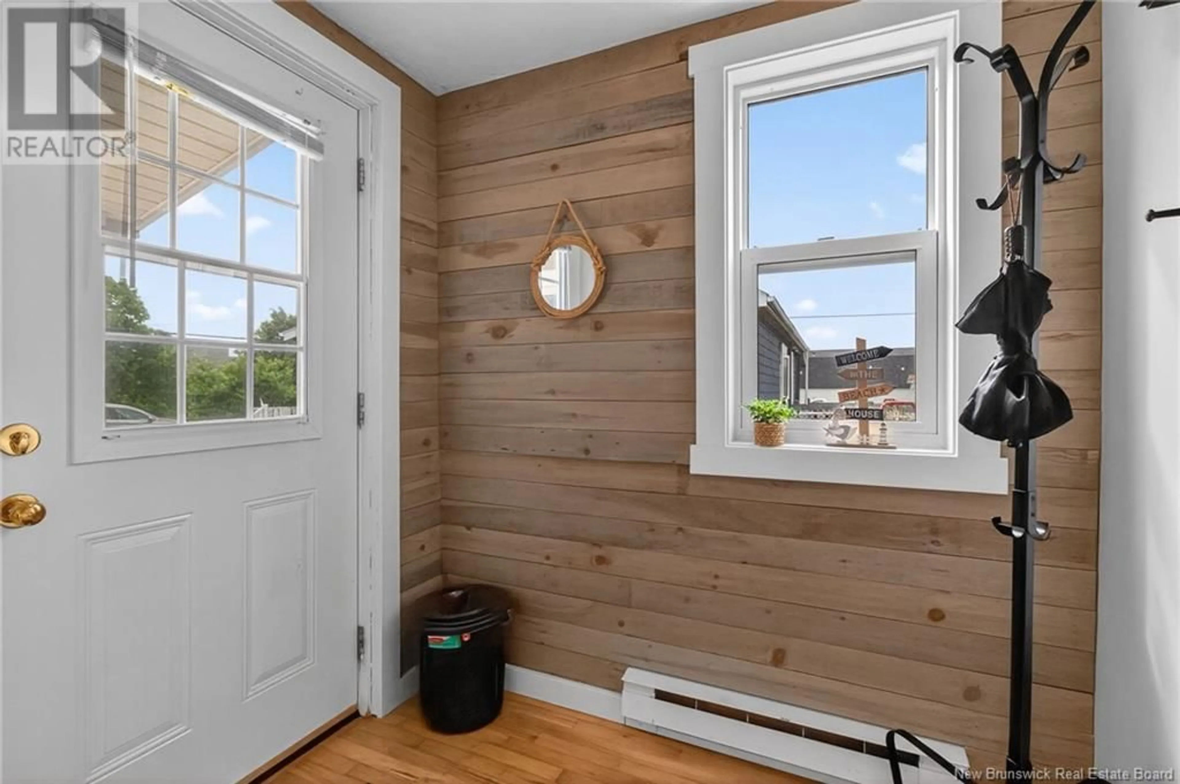 Indoor entryway for 249 DE LA COTE, Grande-Digue New Brunswick E4R1W9