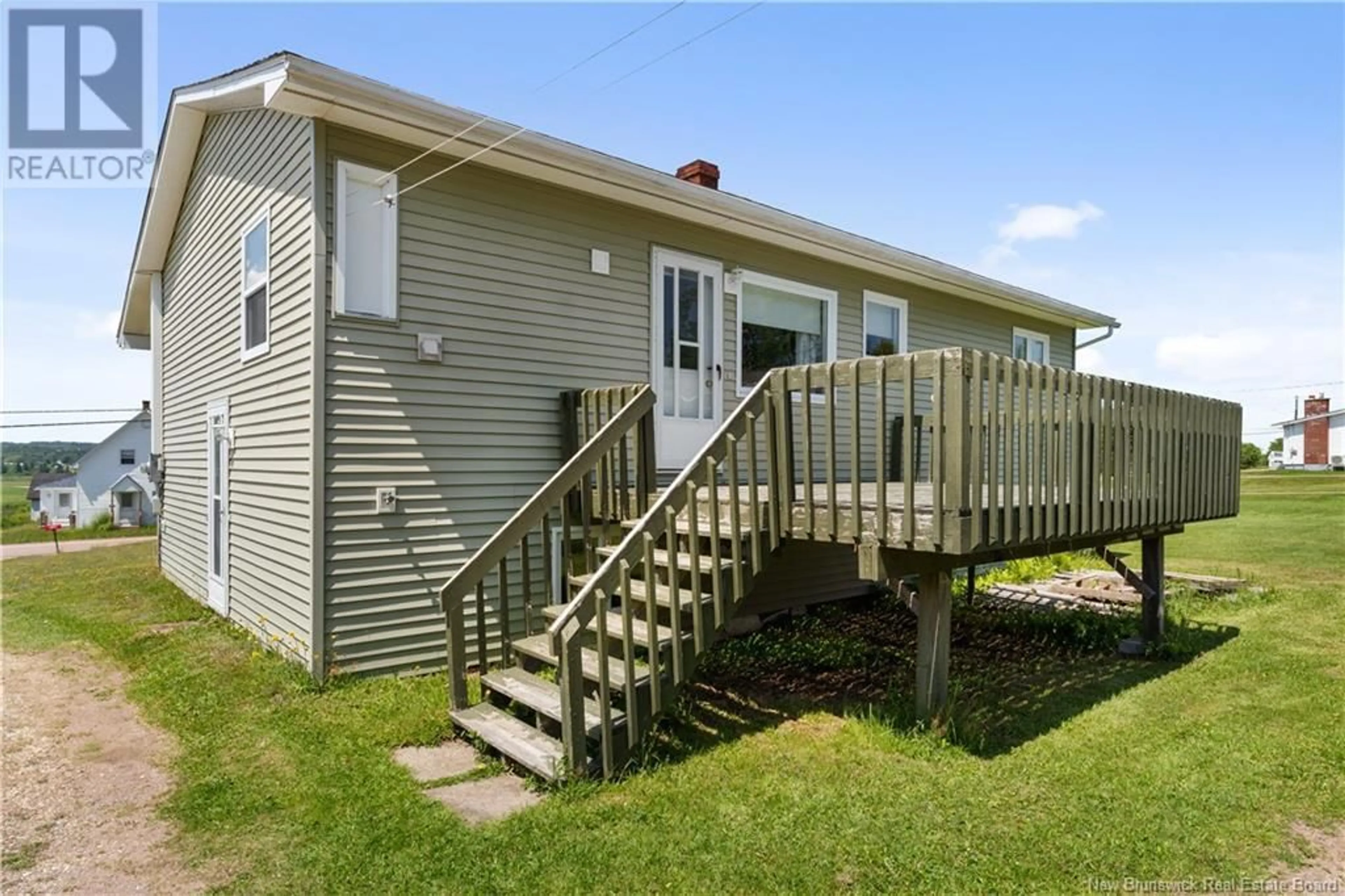 Home with vinyl exterior material, unknown for 487 ROYAL ROAD, Memramcook New Brunswick E4K1N7