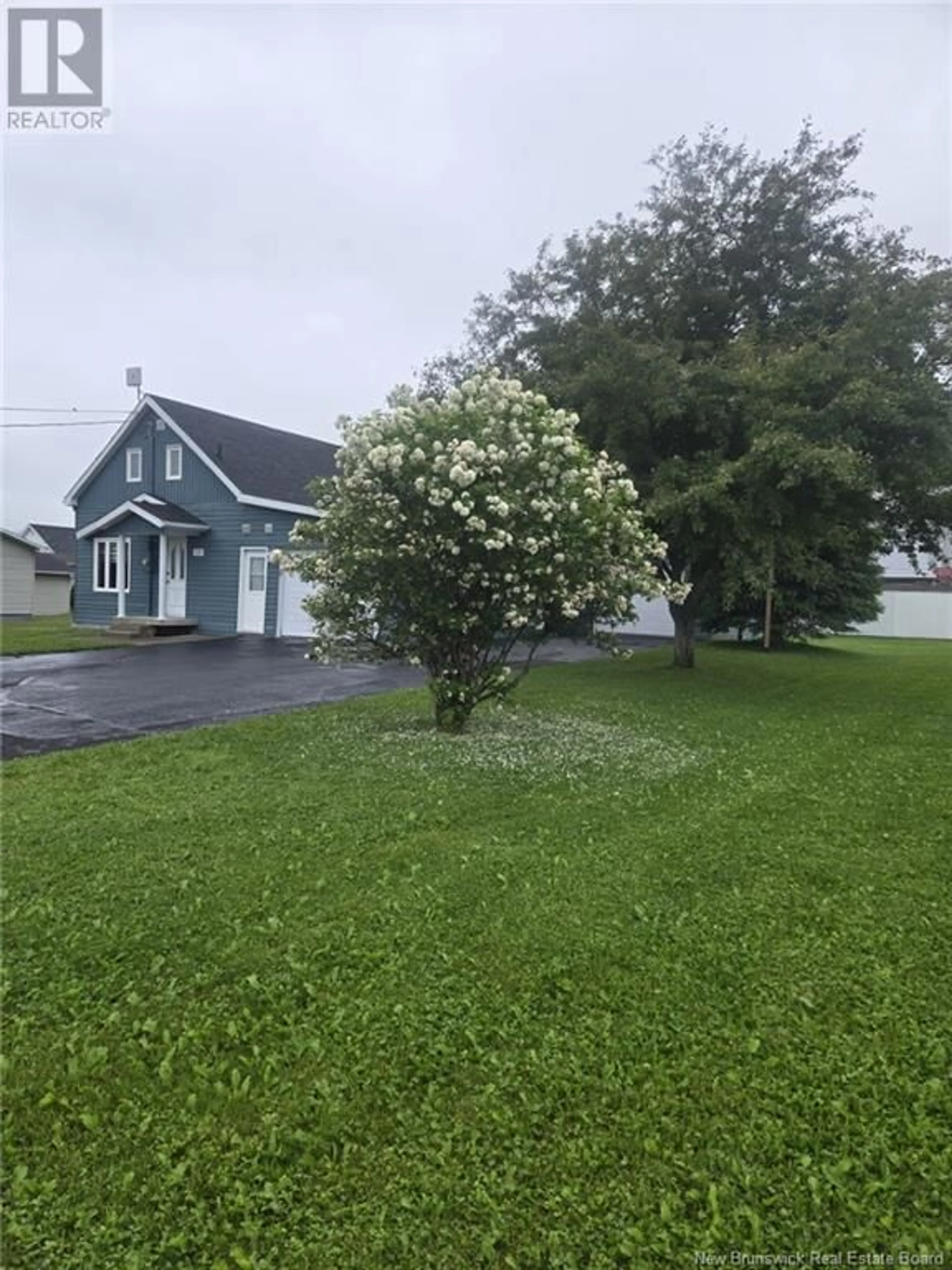 A pic from outside/outdoor area/front of a property/back of a property/a pic from drone, water/lake/river/ocean view for 18 SAINT-FRANCOIS STREET, Sainte-Anne-De-Madawaska New Brunswick E7E1E4