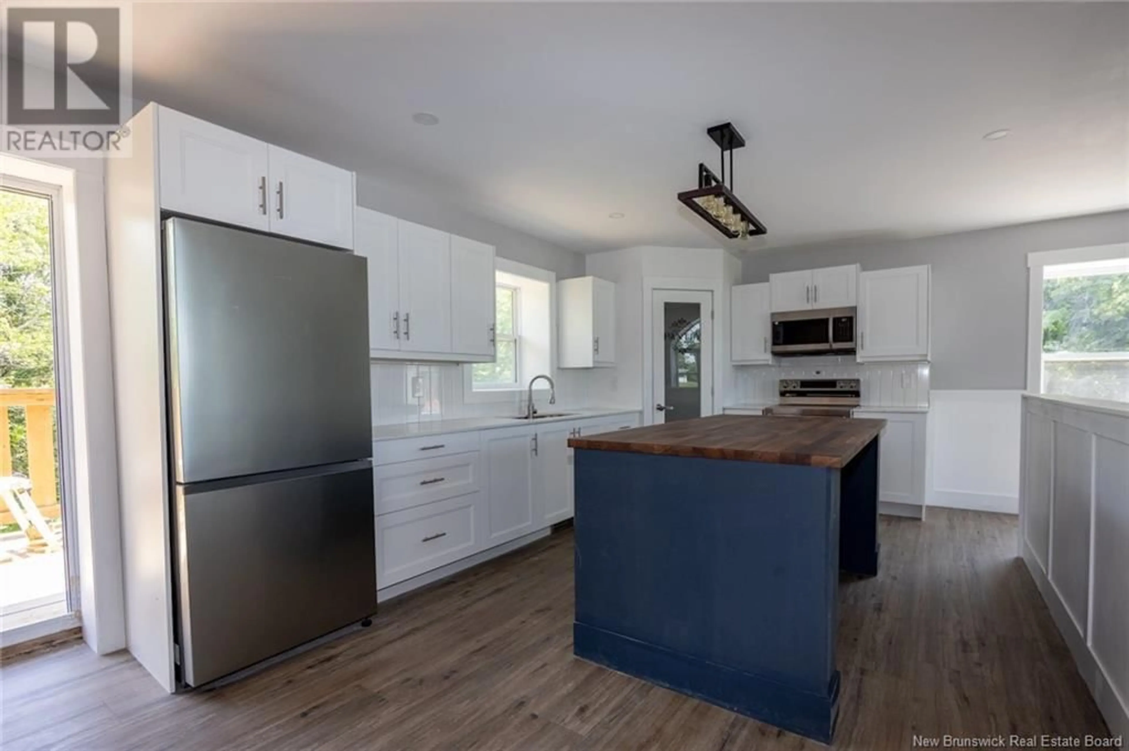 Open concept kitchen, wood/laminate floor for 173 ROUTE 3, New Market New Brunswick E6K2W3