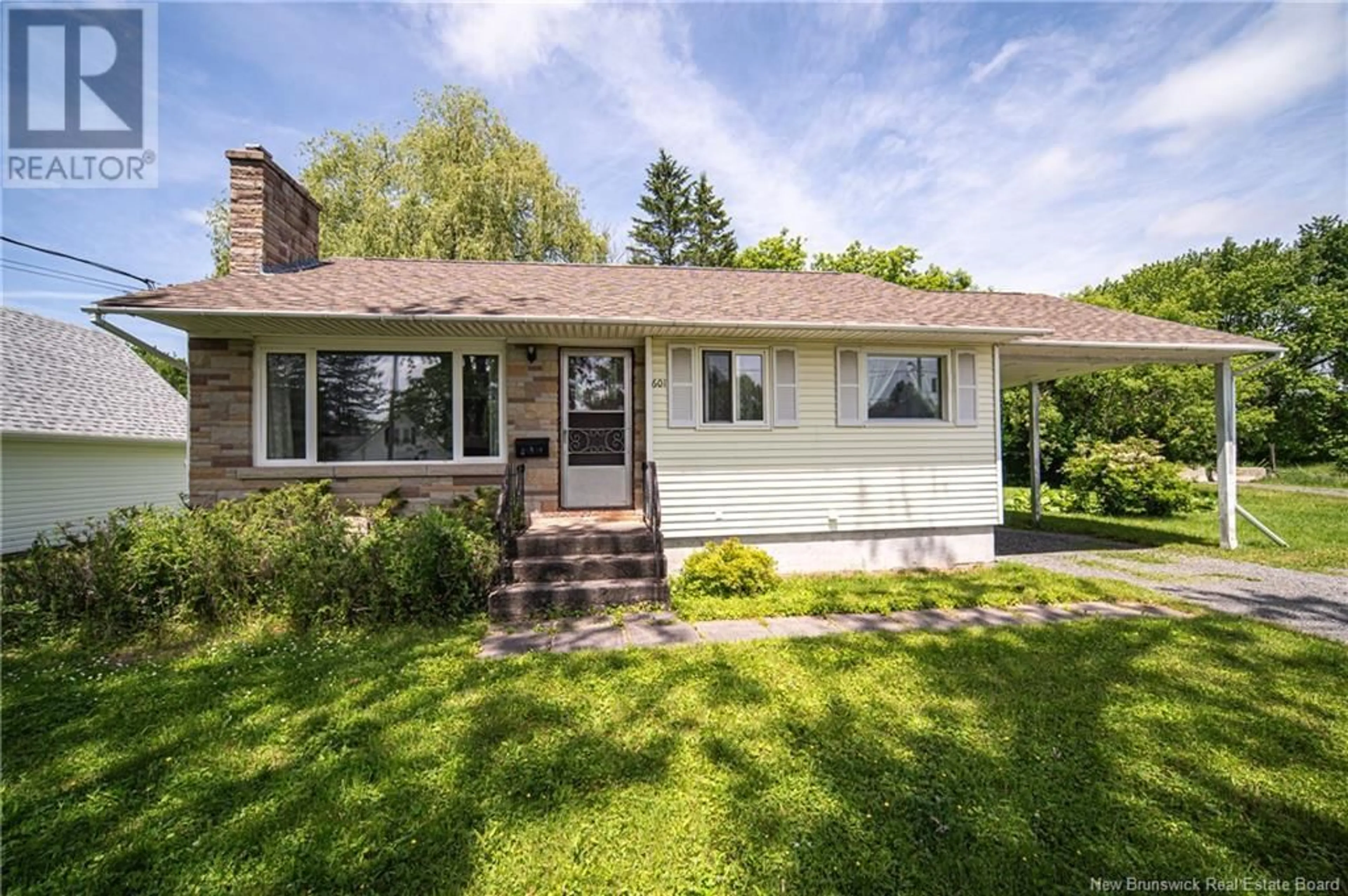 Home with vinyl exterior material, street for 601 HILLCREST DRIVE, Fredericton New Brunswick E3A2X8