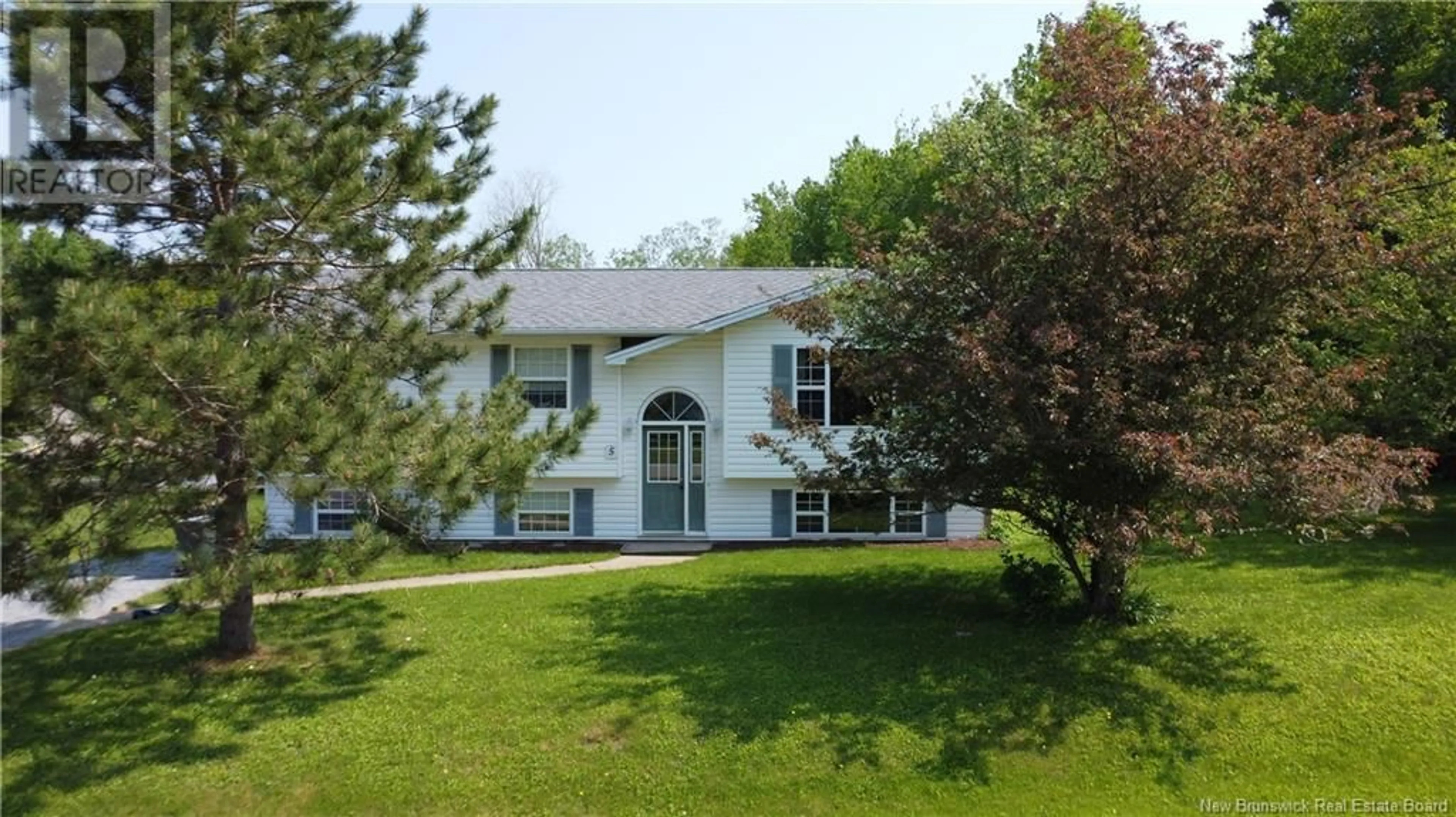 Home with vinyl exterior material, unknown for 5 VERNON AVENUE, Hampton New Brunswick E5N5N1