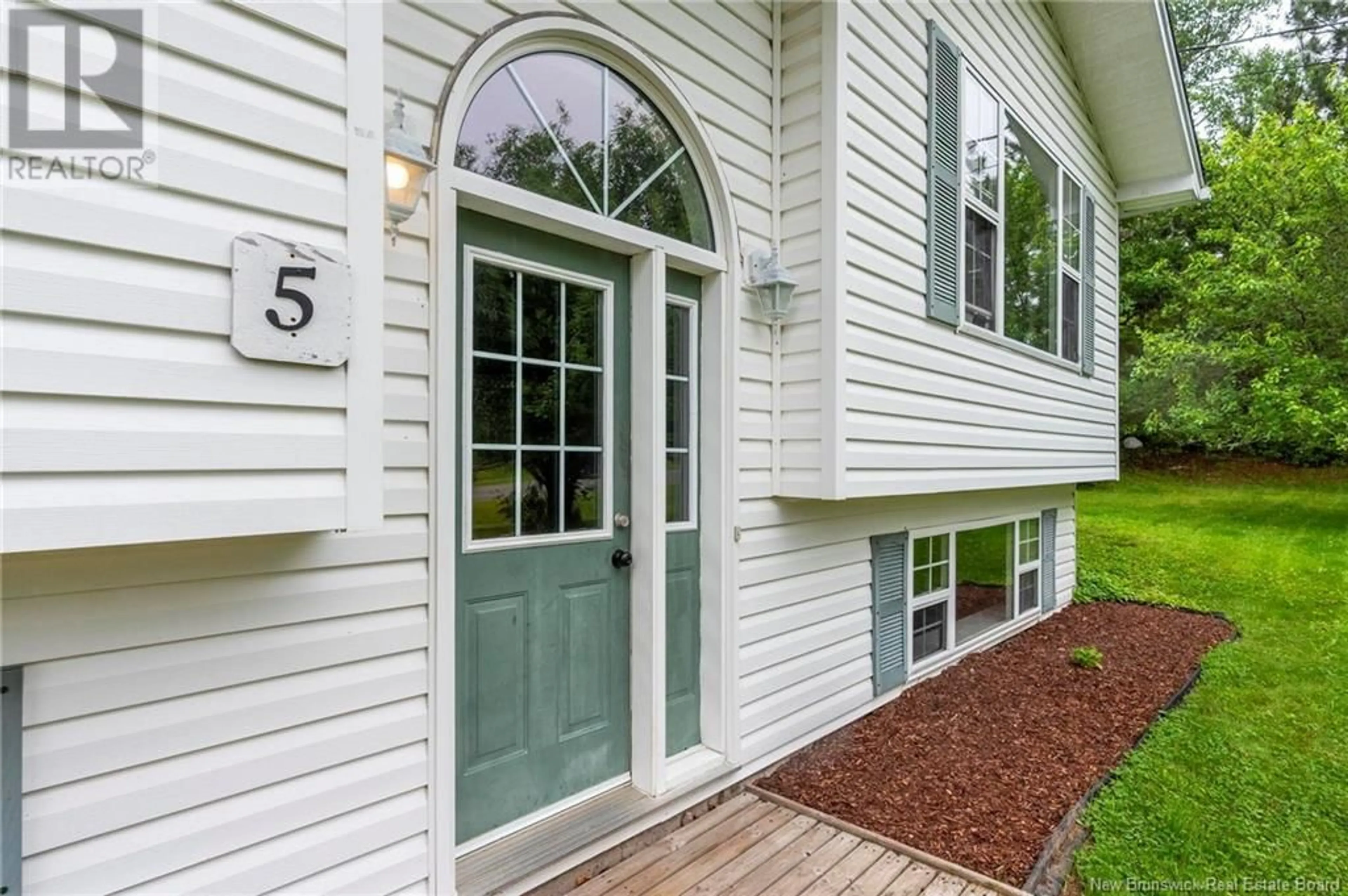 Home with vinyl exterior material, street for 5 VERNON AVENUE, Hampton New Brunswick E5N5N1