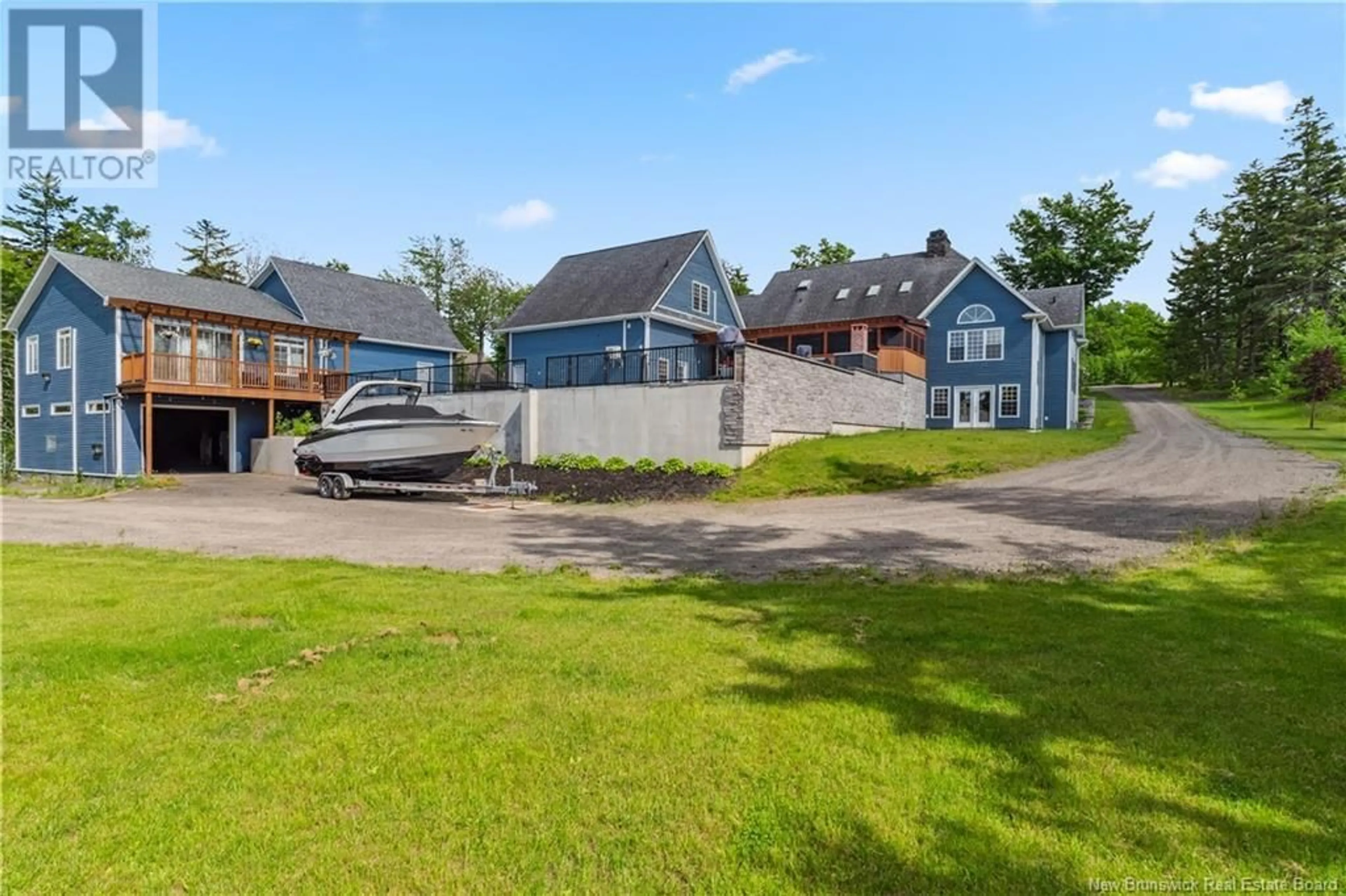 A pic from outside/outdoor area/front of a property/back of a property/a pic from drone, street for 81 THORNCASTLE, Moncton New Brunswick E1G0S6