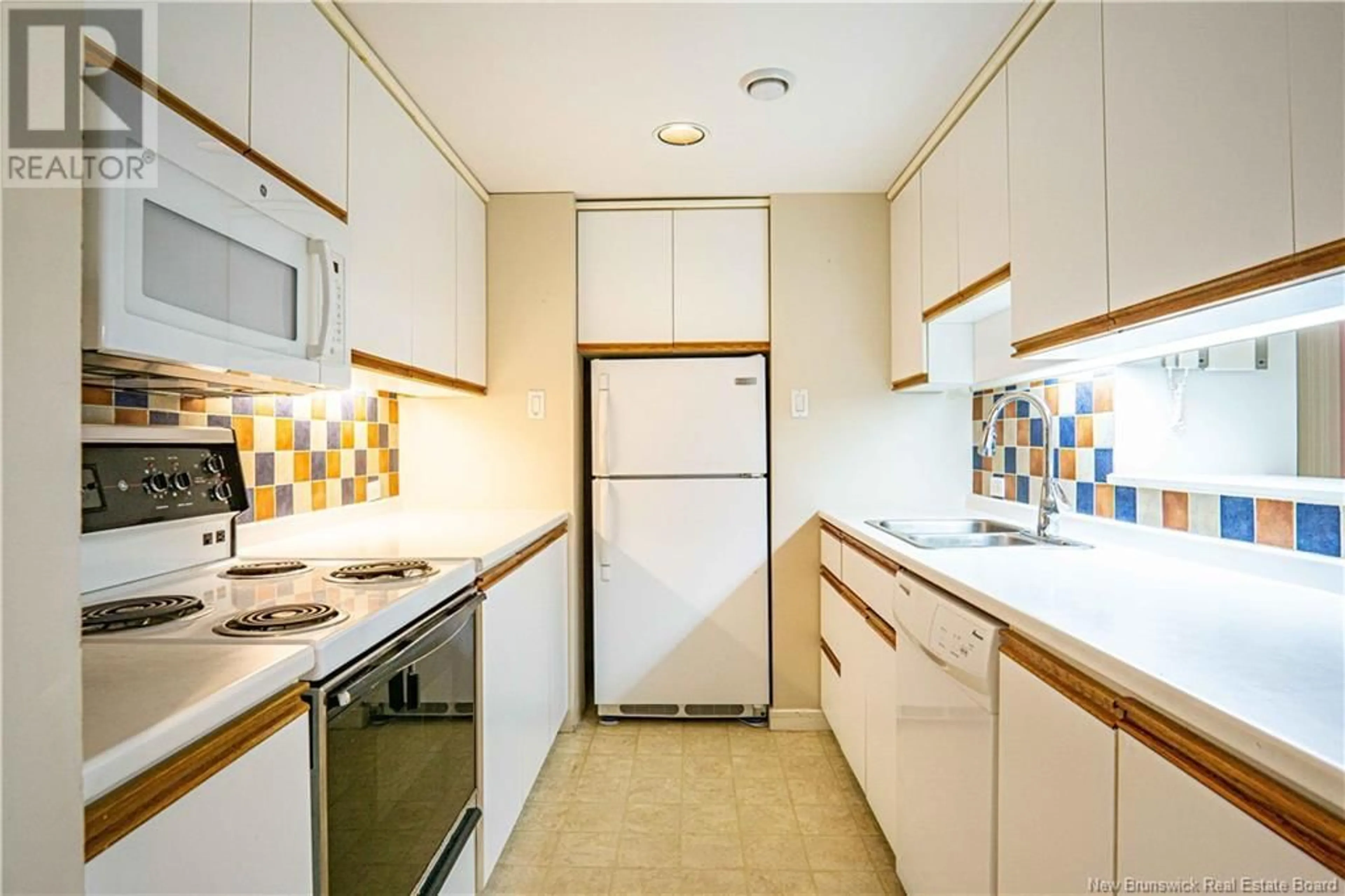 Standard kitchen, unknown for 330 - 500 VENUS COURT, Fredericton New Brunswick E3B3A9