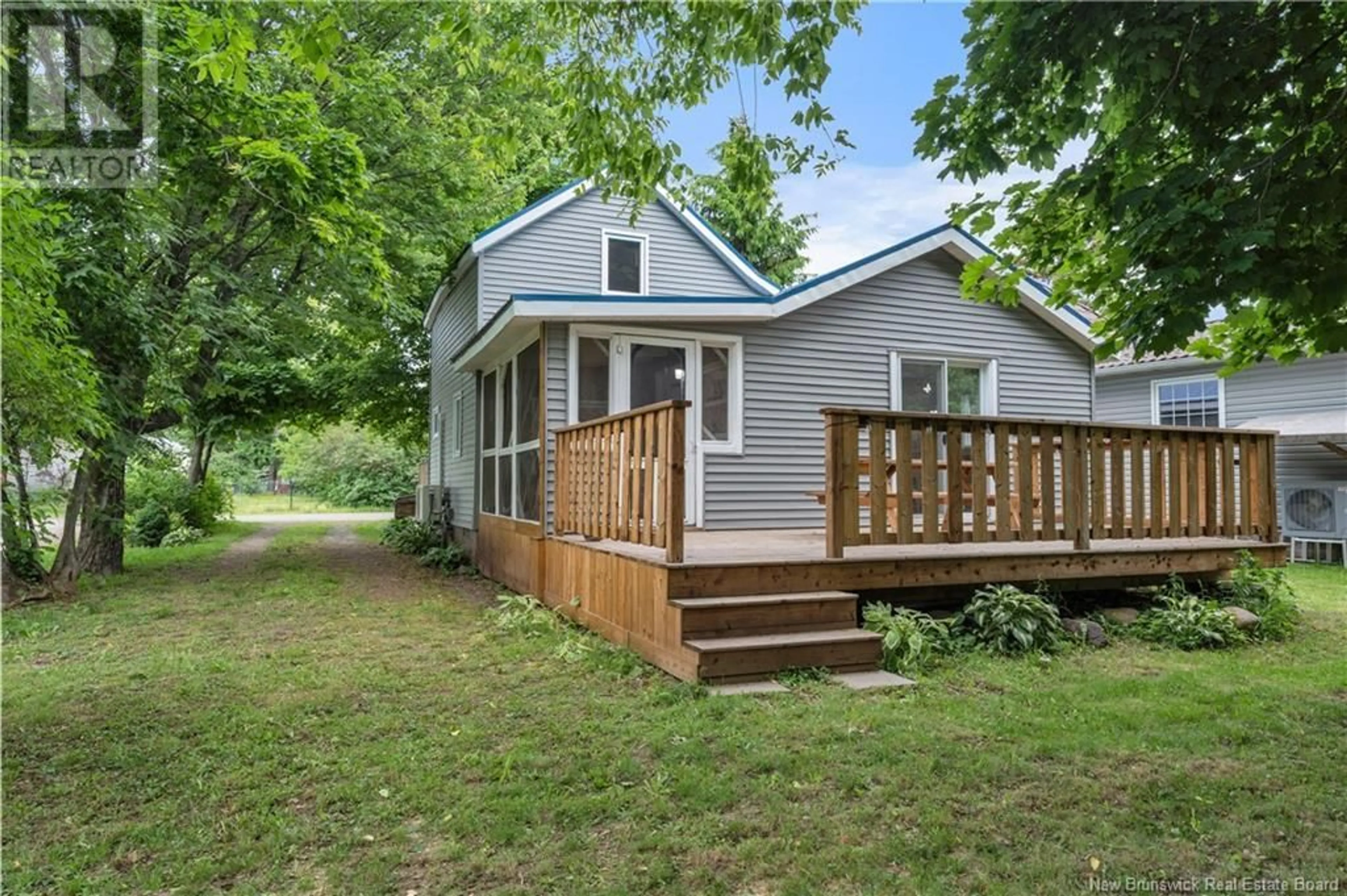 Home with vinyl exterior material, street for 44 FIRST AVENUE, Pointe-Du-Chêne New Brunswick E4P4G3