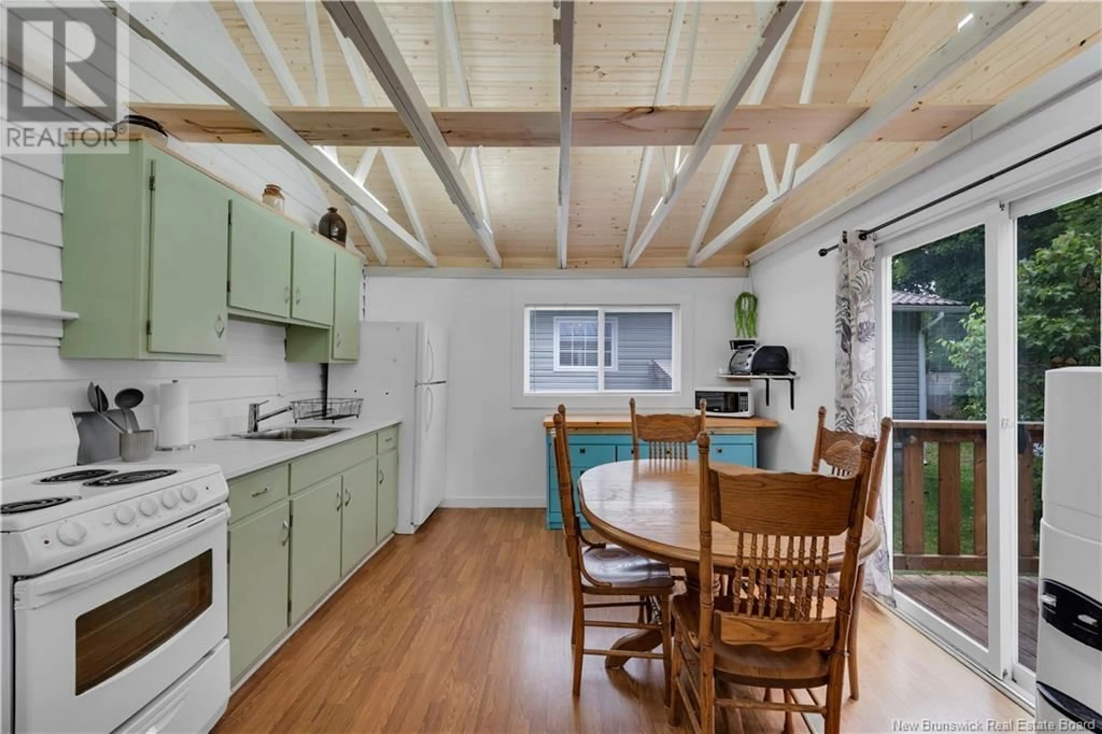 Standard kitchen, unknown for 44 FIRST AVENUE, Pointe-Du-Chêne New Brunswick E4P4G3