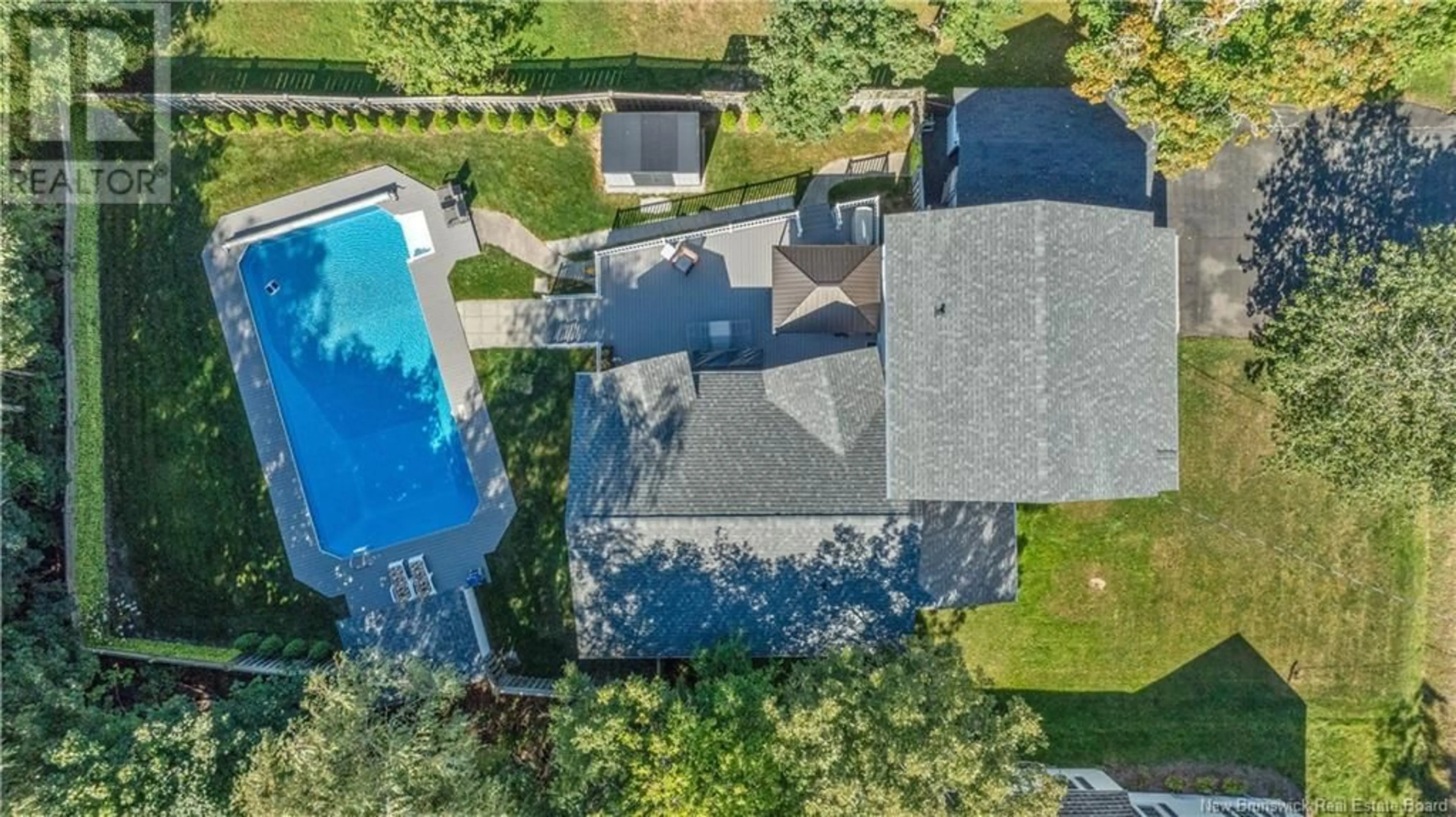 A pic from outside/outdoor area/front of a property/back of a property/a pic from drone, water/lake/river/ocean view for 105 MONTAGUE STREET, Saint Andrews New Brunswick E5B1H3