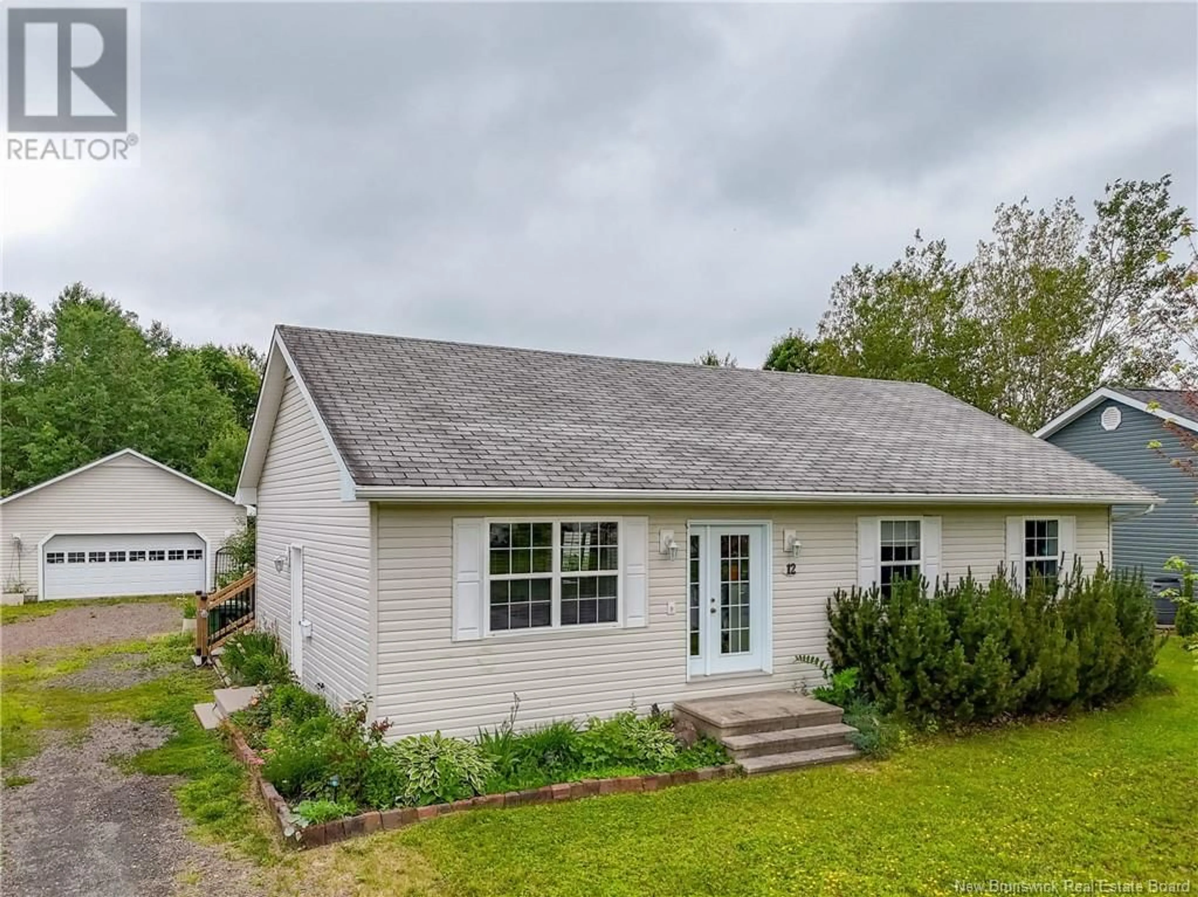 Home with vinyl exterior material, unknown for 12 WATLING CRESCENT, Oromocto New Brunswick E2V4M7