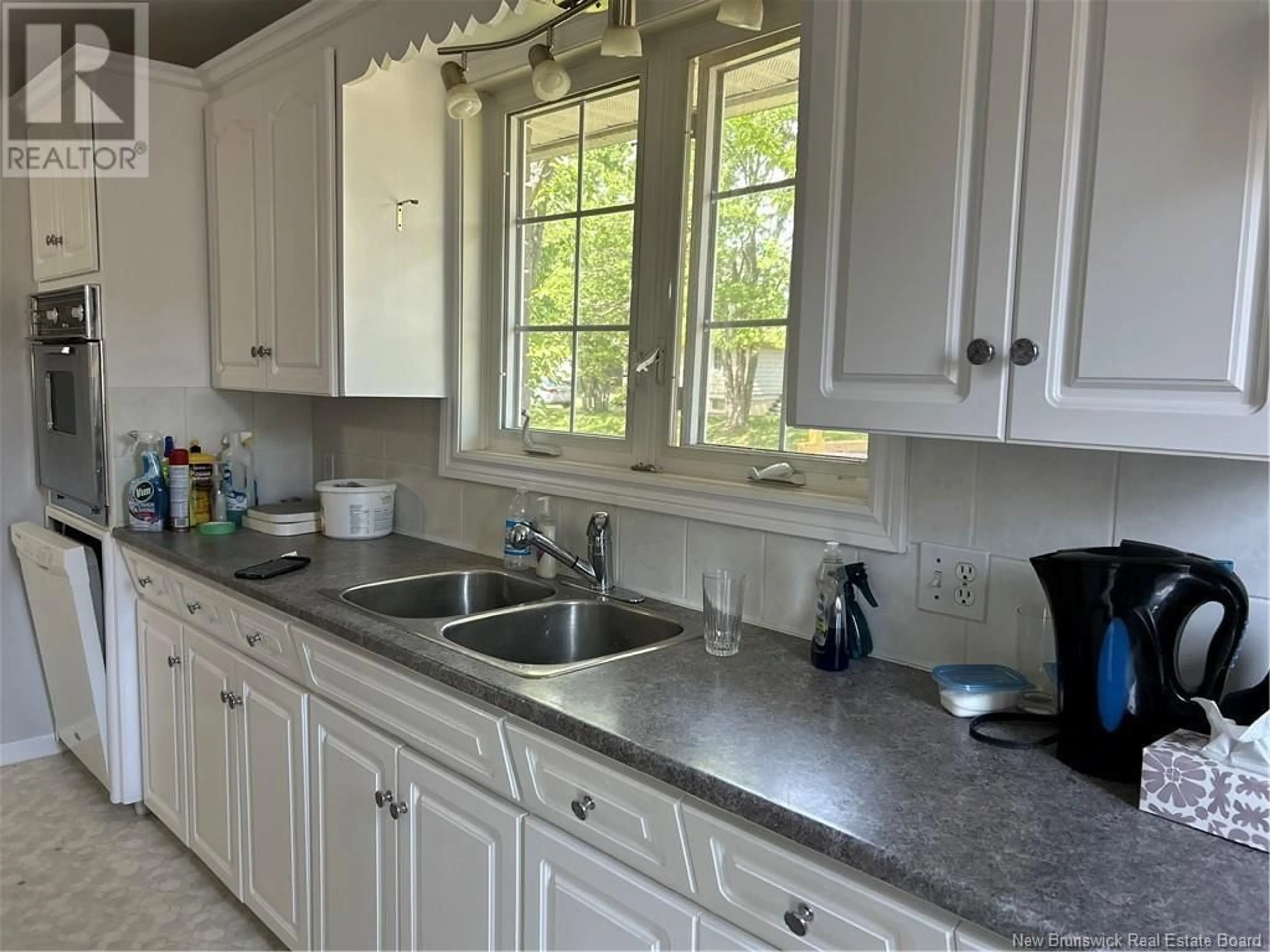 Standard kitchen, ceramic/tile floor for 34 SMITH STREET, Moncton New Brunswick E1C8G2