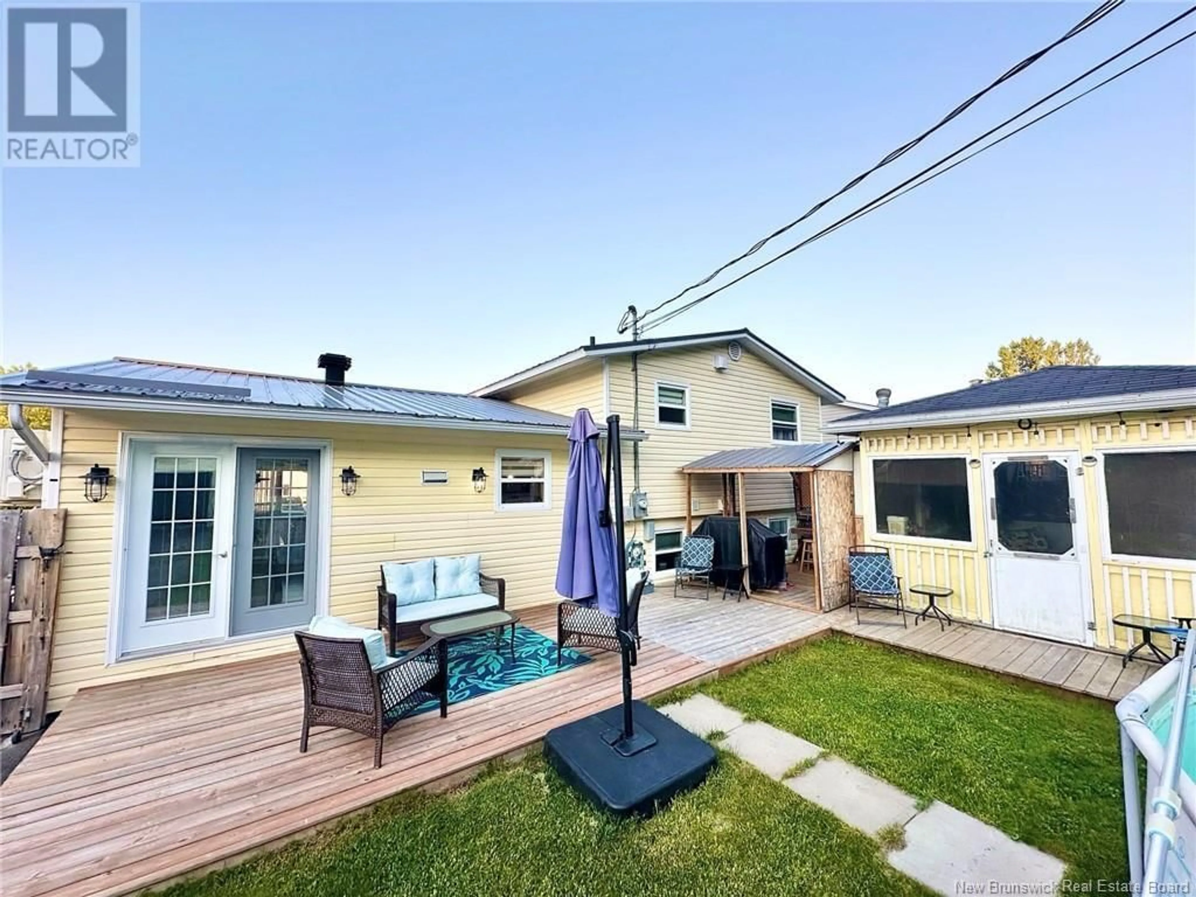 Patio, street for 1035 VICTORIA, Bathurst New Brunswick E2A3K1