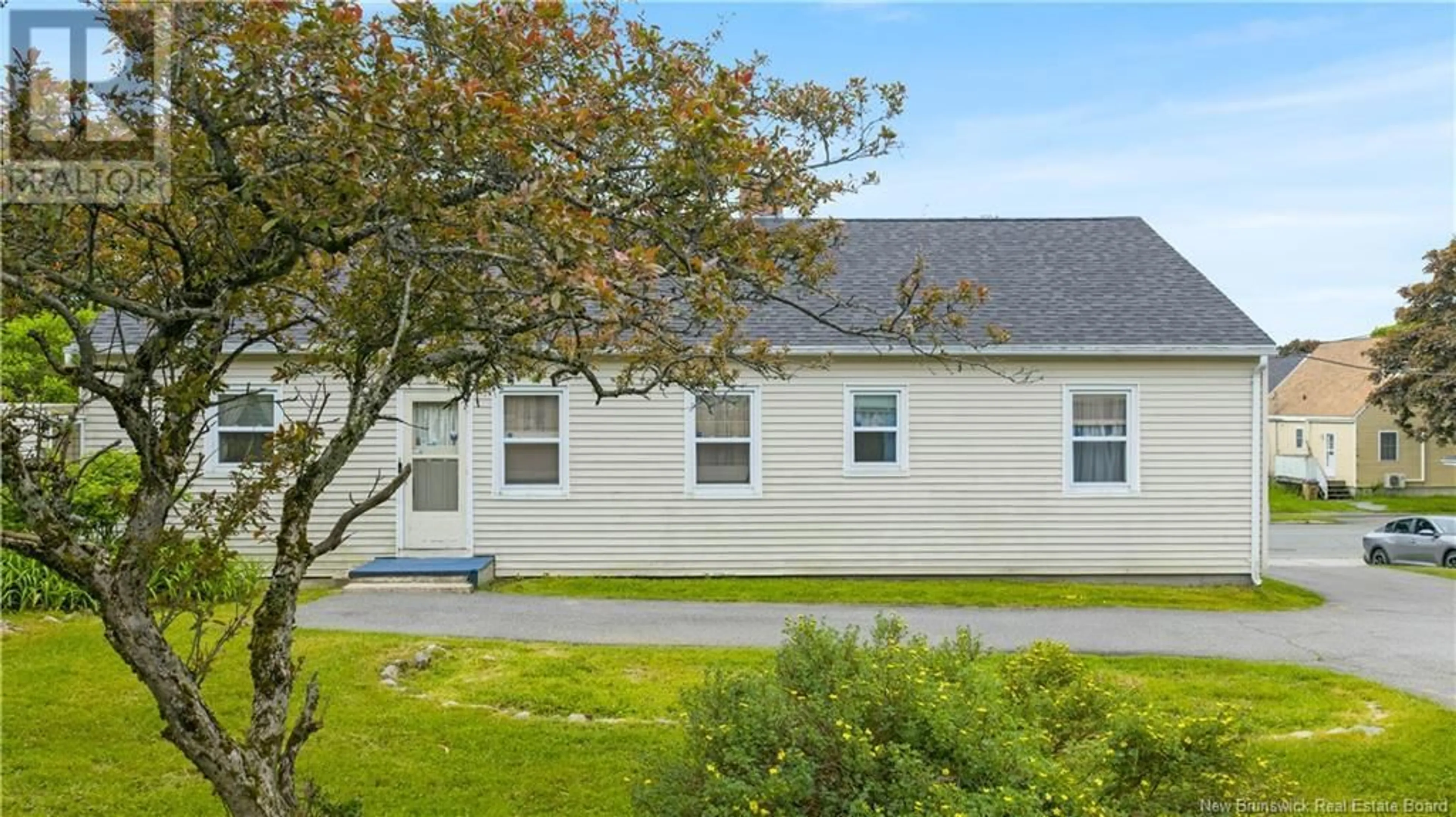 Home with vinyl exterior material, unknown for 417 FUNDY DRIVE, Saint John New Brunswick E2M2R8