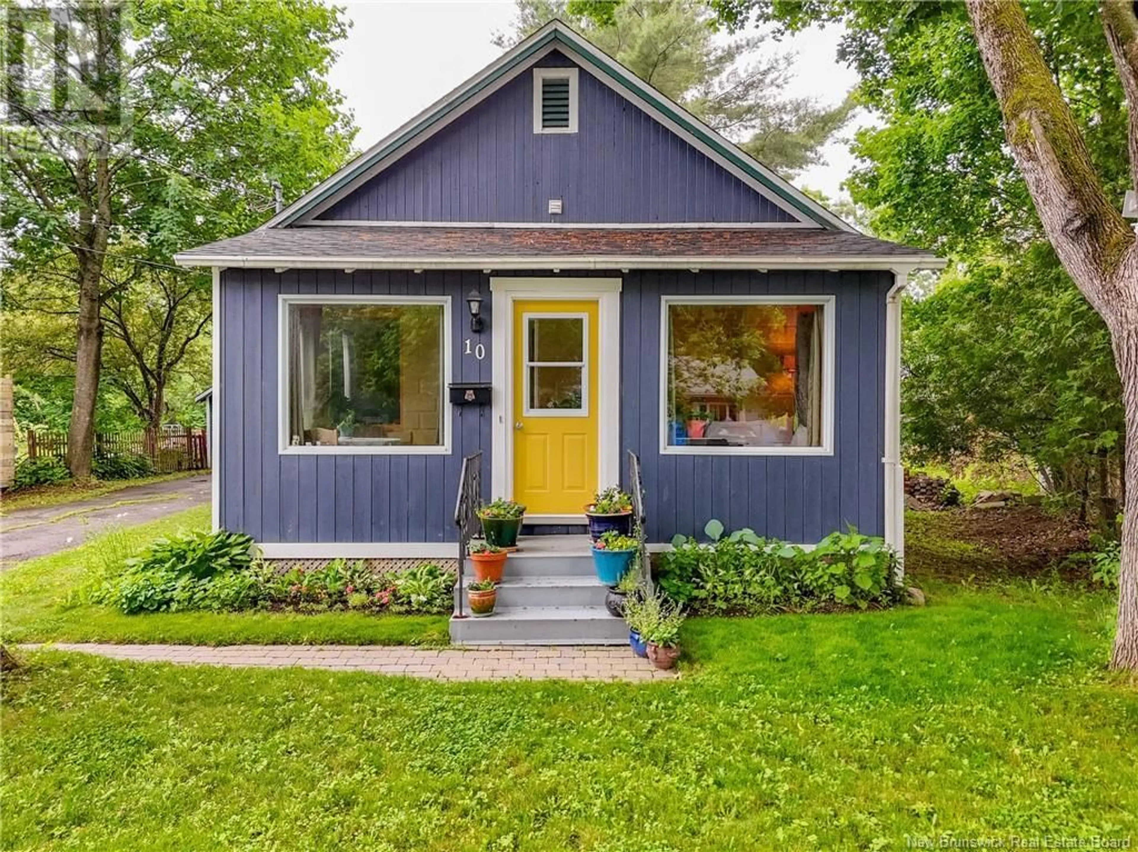 Home with vinyl exterior material, street for 10 VICTORY AVENUE, Fredericton New Brunswick E3A3V5