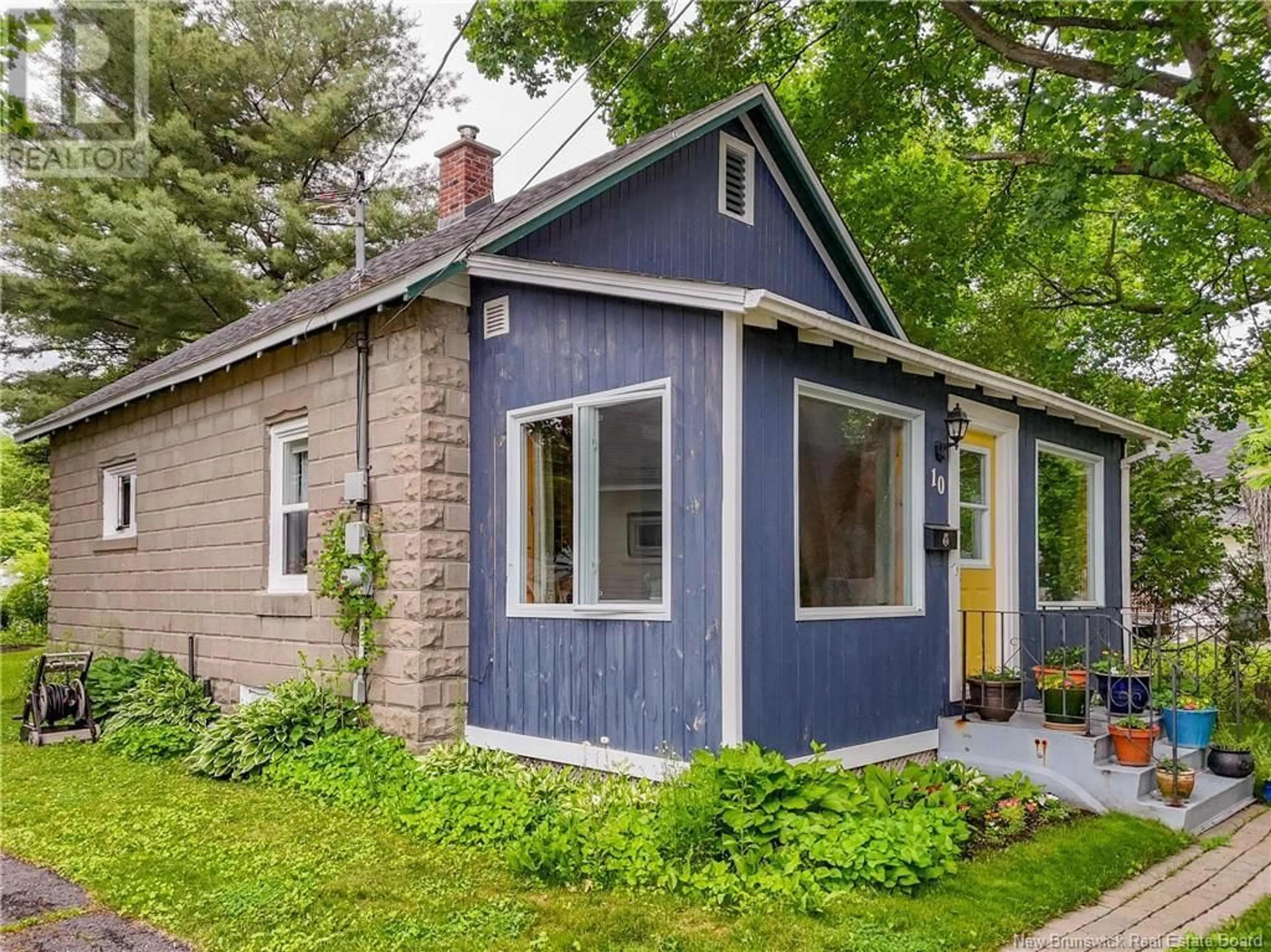Home with vinyl exterior material, street for 10 VICTORY AVENUE, Fredericton New Brunswick E3A3V5