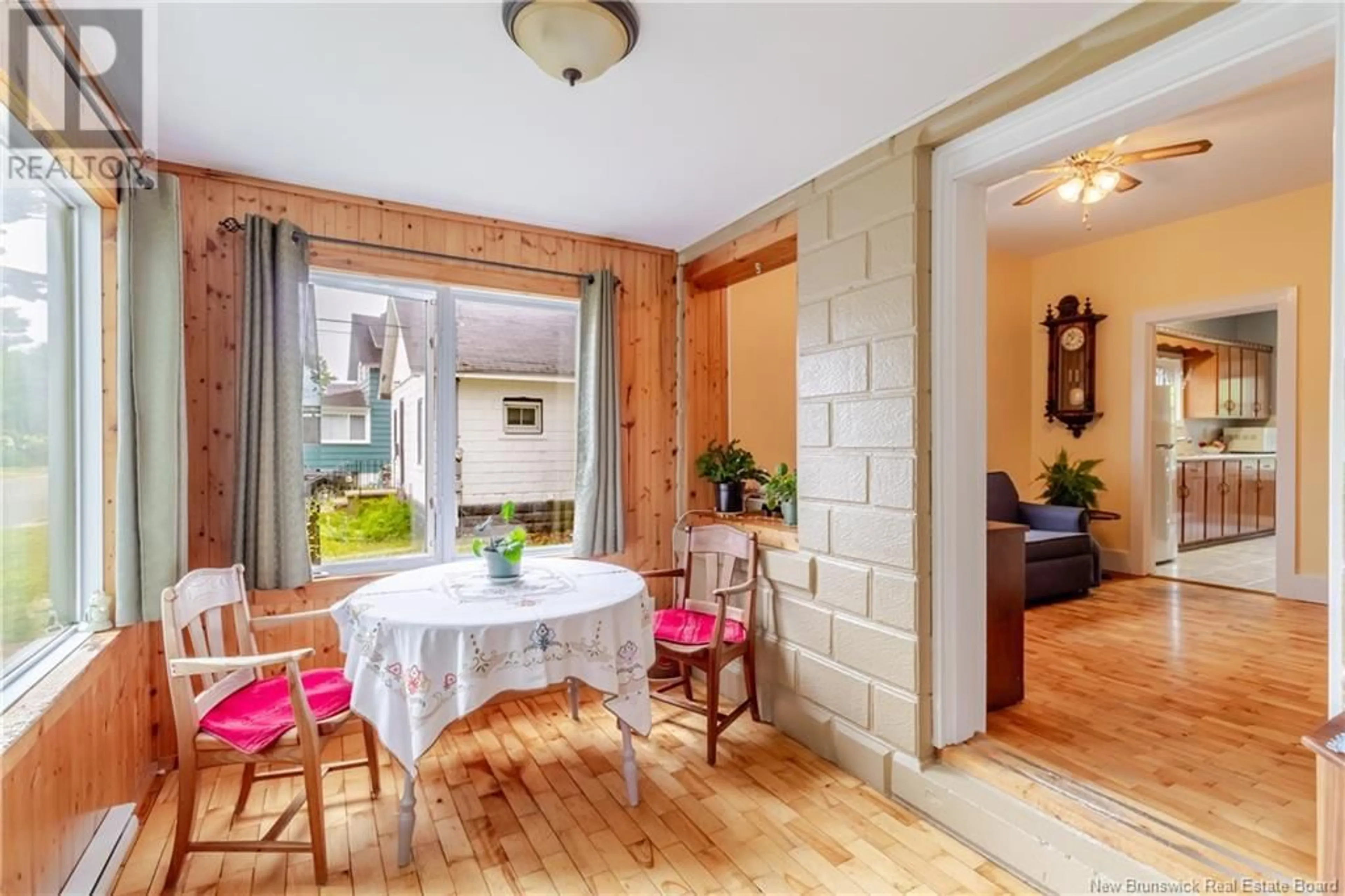 Dining room, wood/laminate floor for 10 VICTORY AVENUE, Fredericton New Brunswick E3A3V5