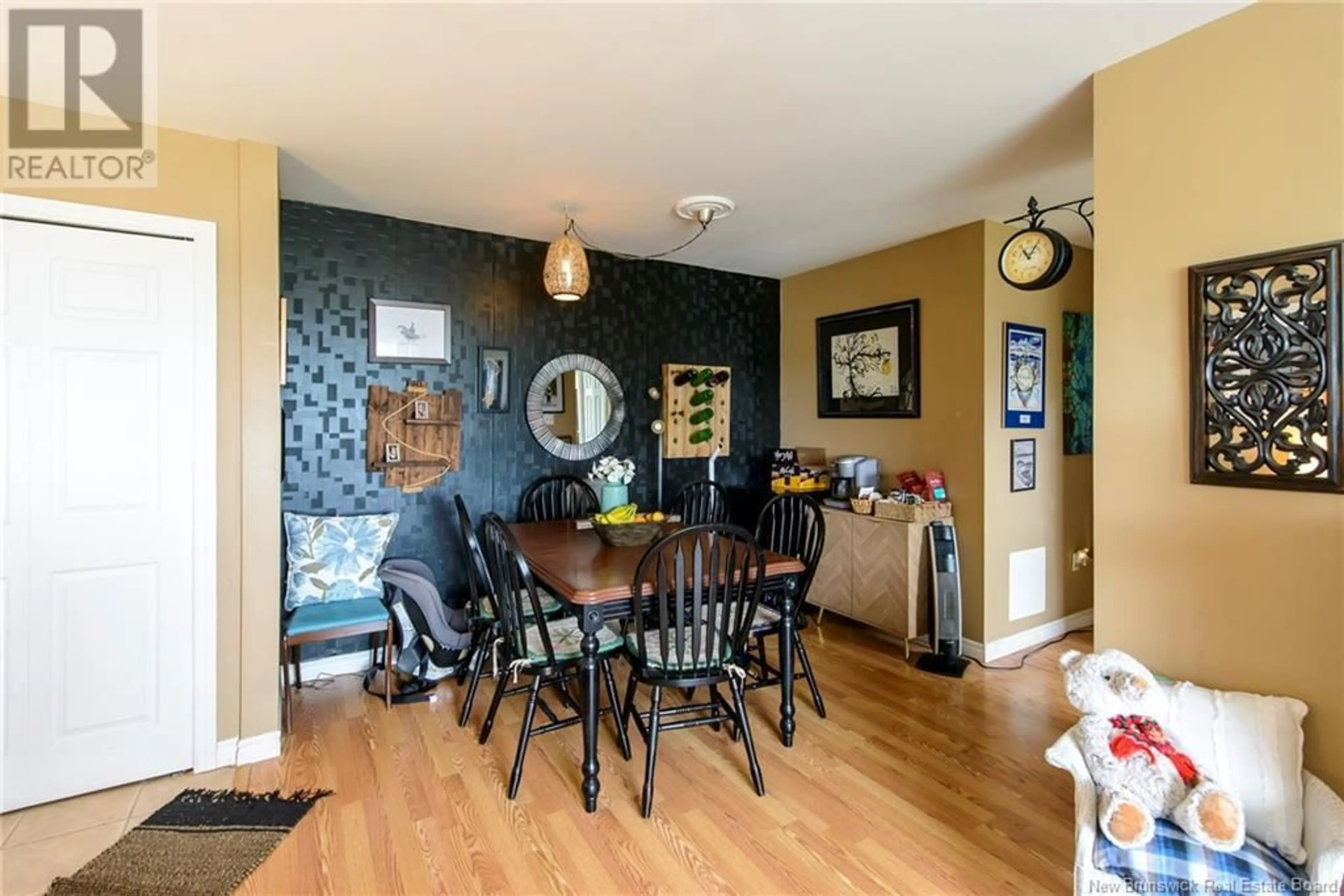 Dining room, wood/laminate floor for 6 - 45 COLDBROOK CRESCENT, Saint John New Brunswick E2J3Z3