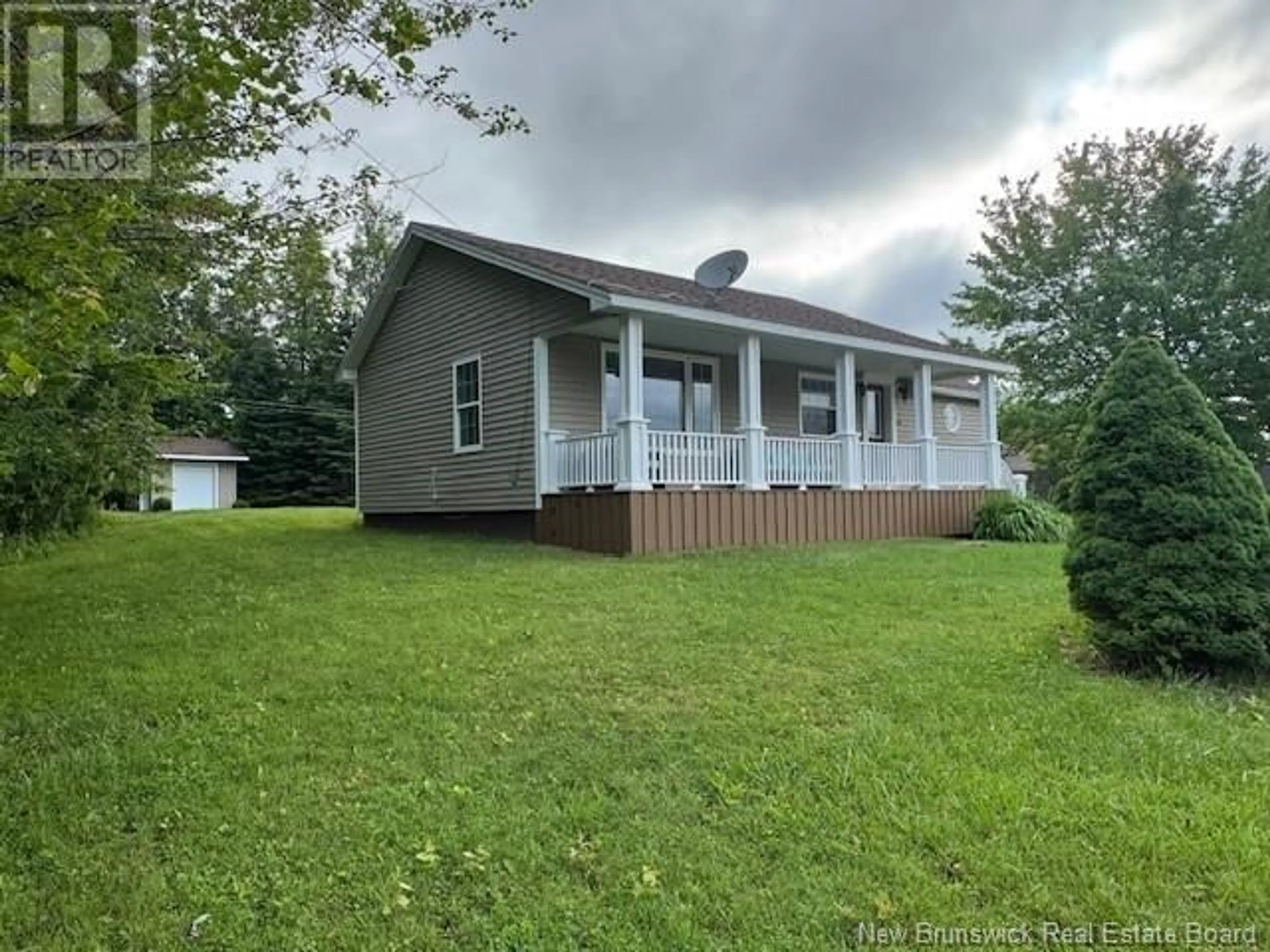 A pic from outside/outdoor area/front of a property/back of a property/a pic from drone, unknown for 63 KING STREET, Petitcodiac New Brunswick E4Z4K9