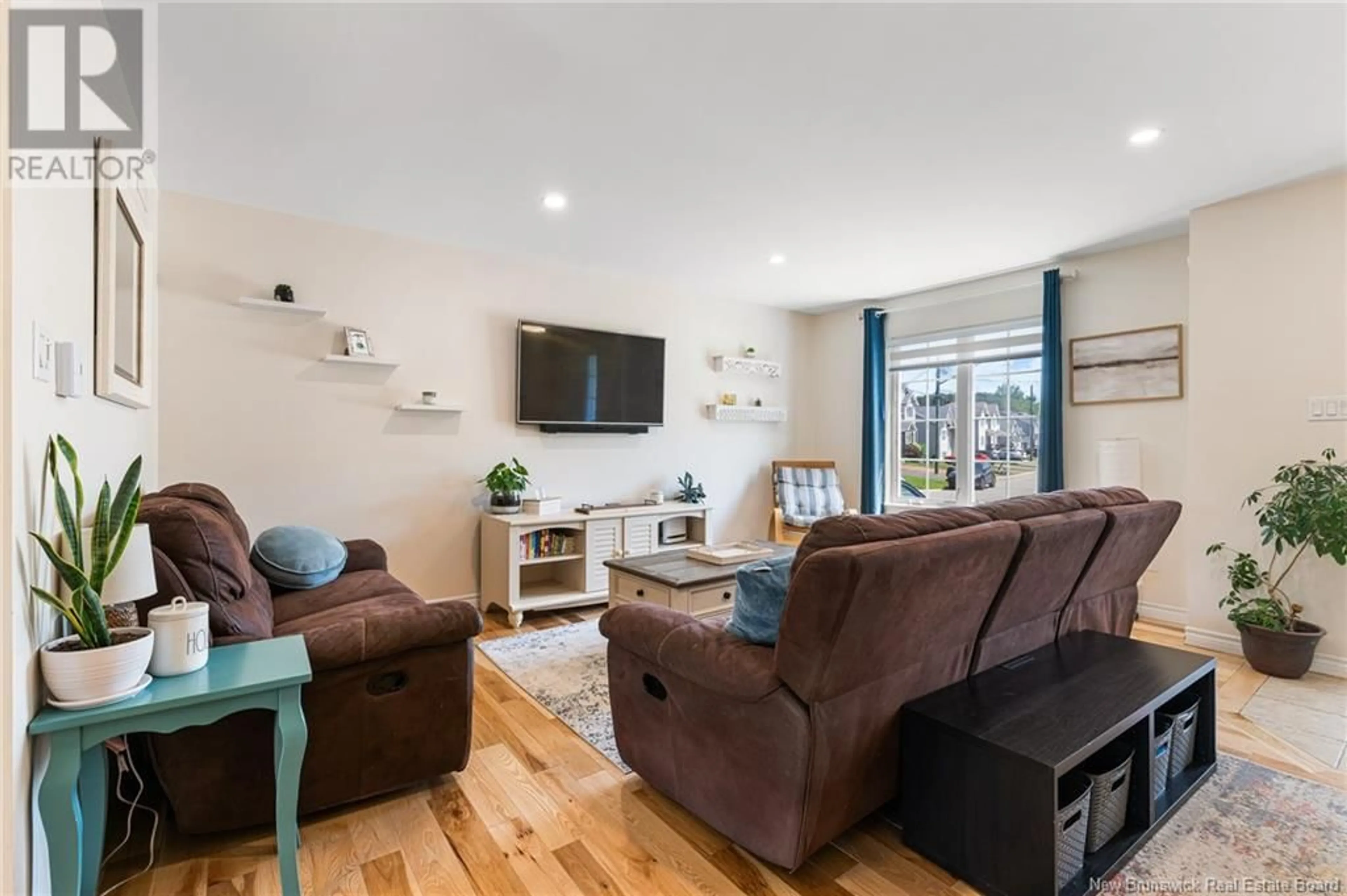 Living room with furniture, wood/laminate floor for 99 DANNY, Dieppe New Brunswick E1A0H8