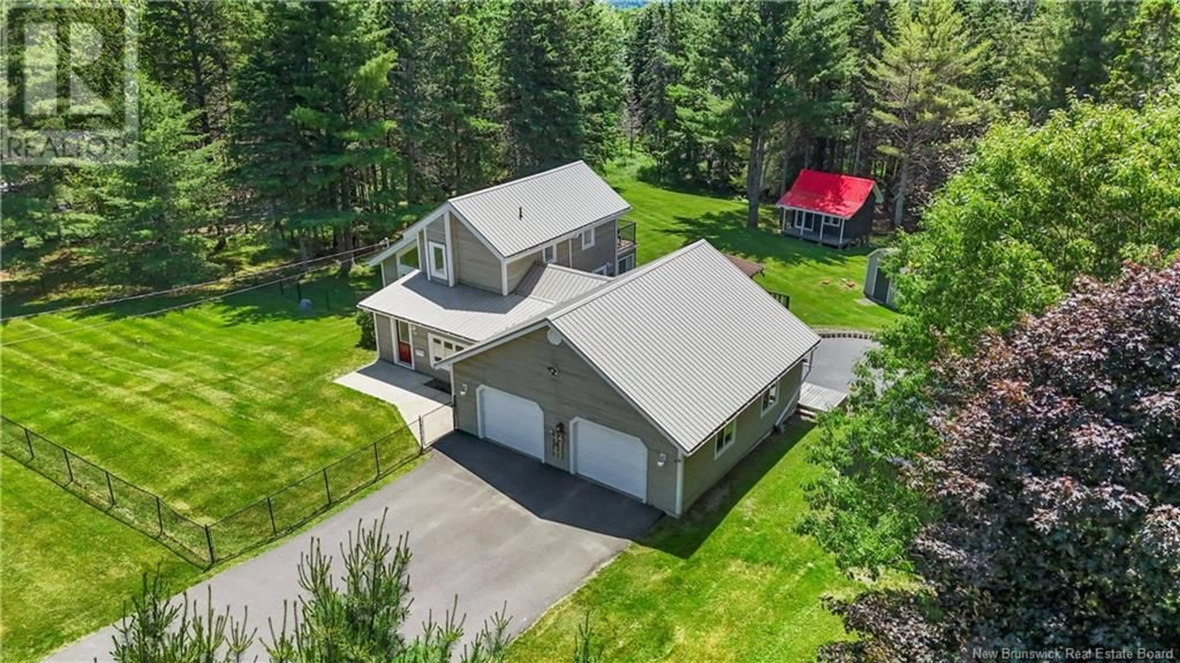 A pic from outside/outdoor area/front of a property/back of a property/a pic from drone, unknown for 25 BELLE DRIVE, Douglas New Brunswick E3G7Z6