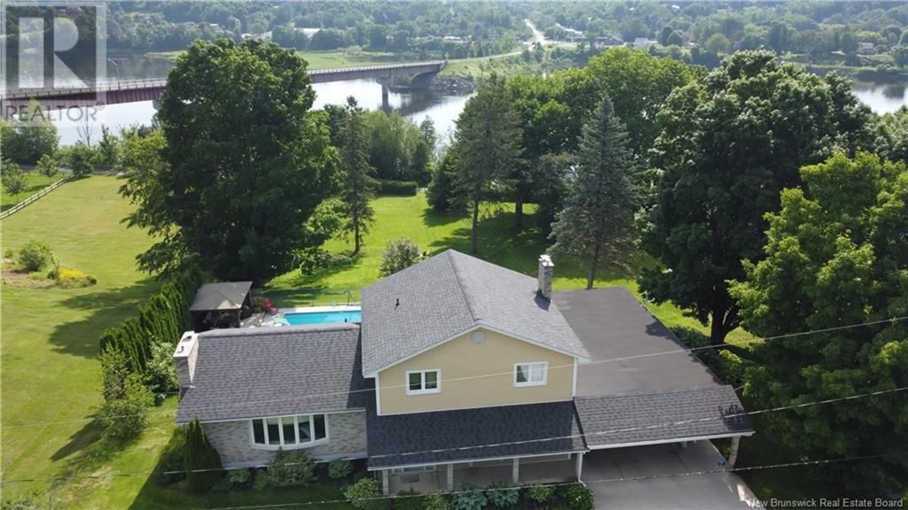 A pic from outside/outdoor area/front of a property/back of a property/a pic from drone, water/lake/river/ocean view for 122 RIVERSIDE DRIVE, Woodstock New Brunswick E7M2P5
