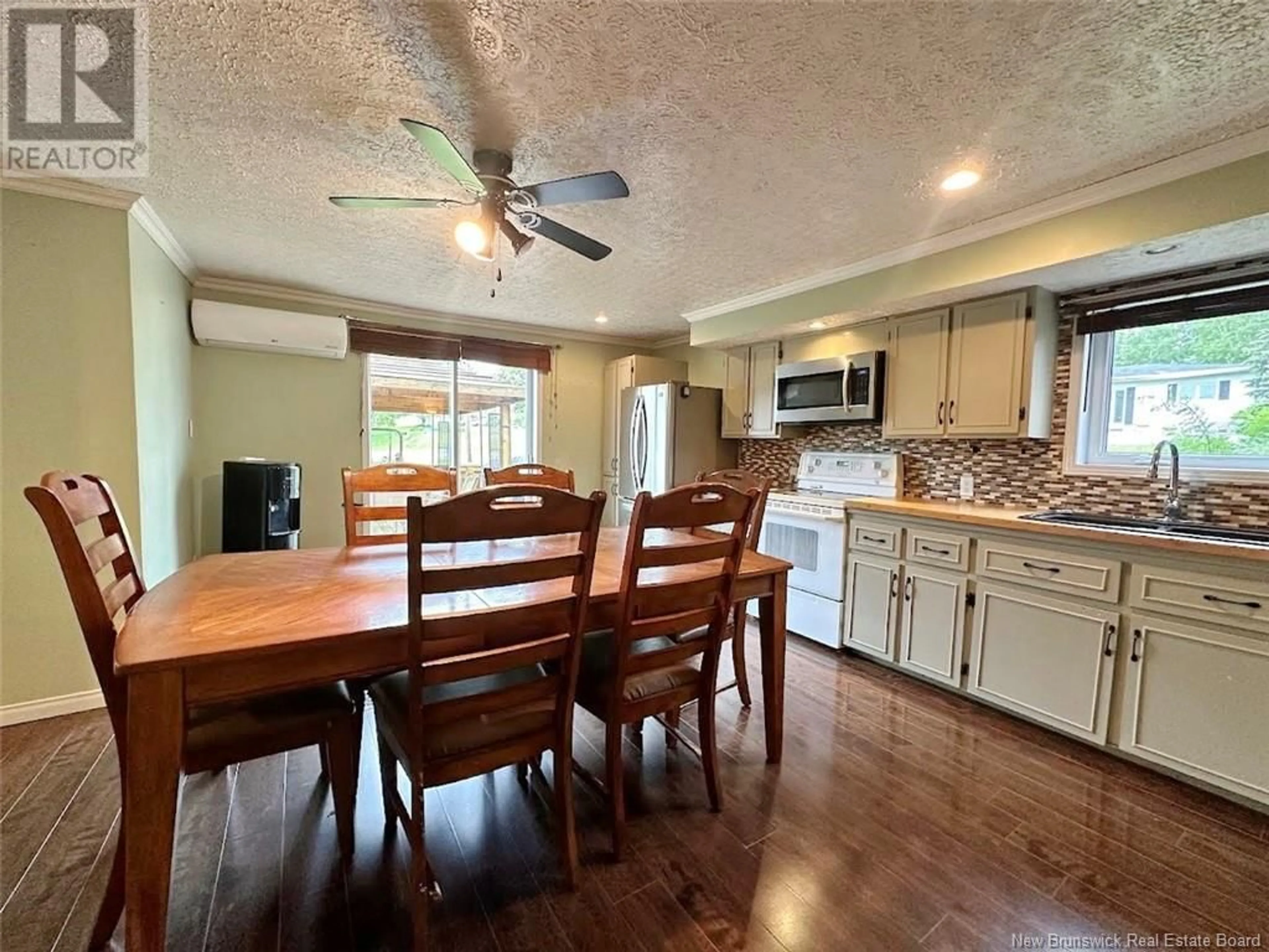 Open concept kitchen, unknown for 1926 COMMERCIALE STREET, Saint-François-de-Madawaska New Brunswick E7A1A9