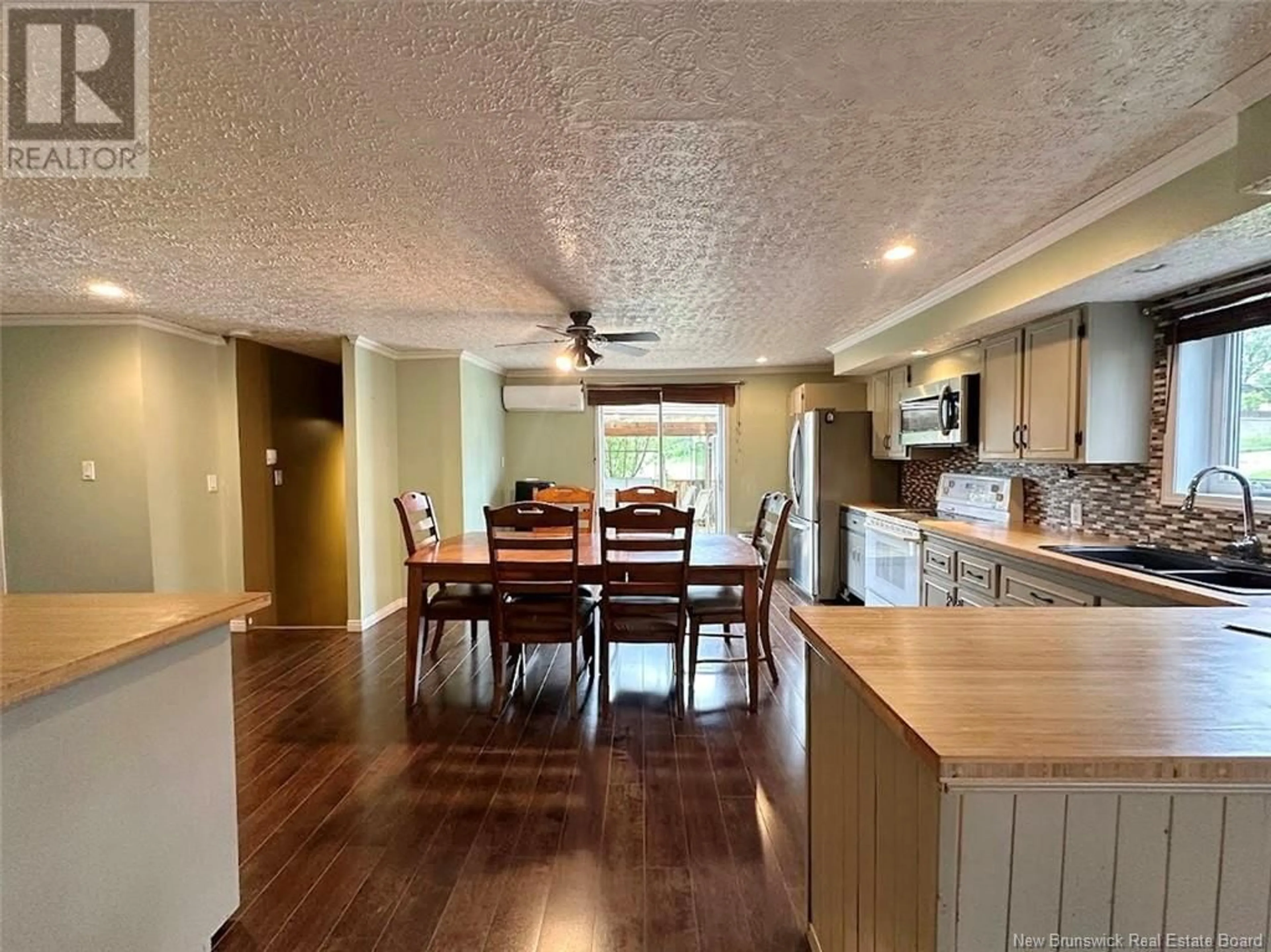 Open concept kitchen, wood/laminate floor for 1926 COMMERCIALE STREET, Saint-François-de-Madawaska New Brunswick E7A1A9