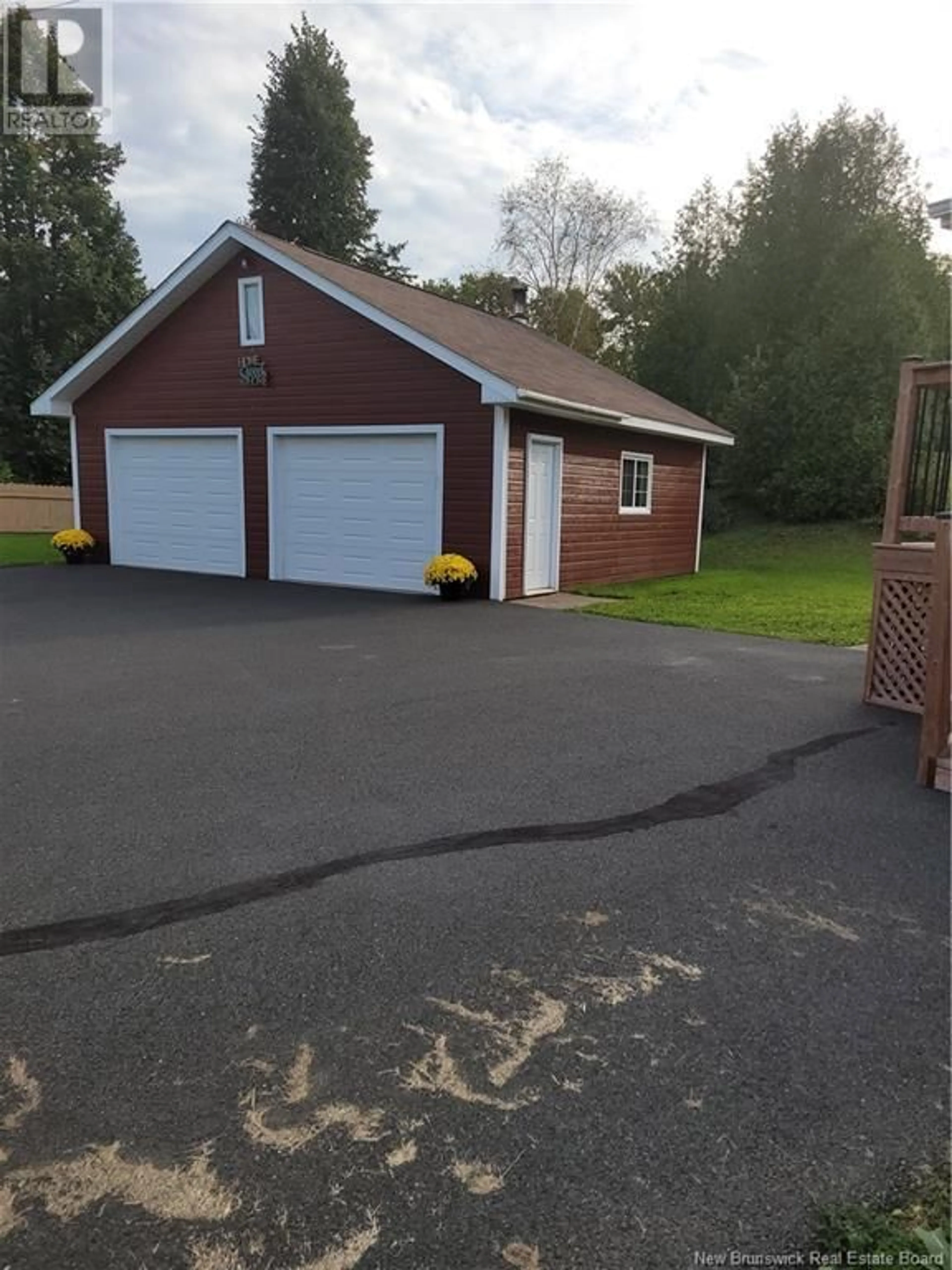 Indoor garage for 833 ROUTE 315, Dunlop New Brunswick E8K2M5