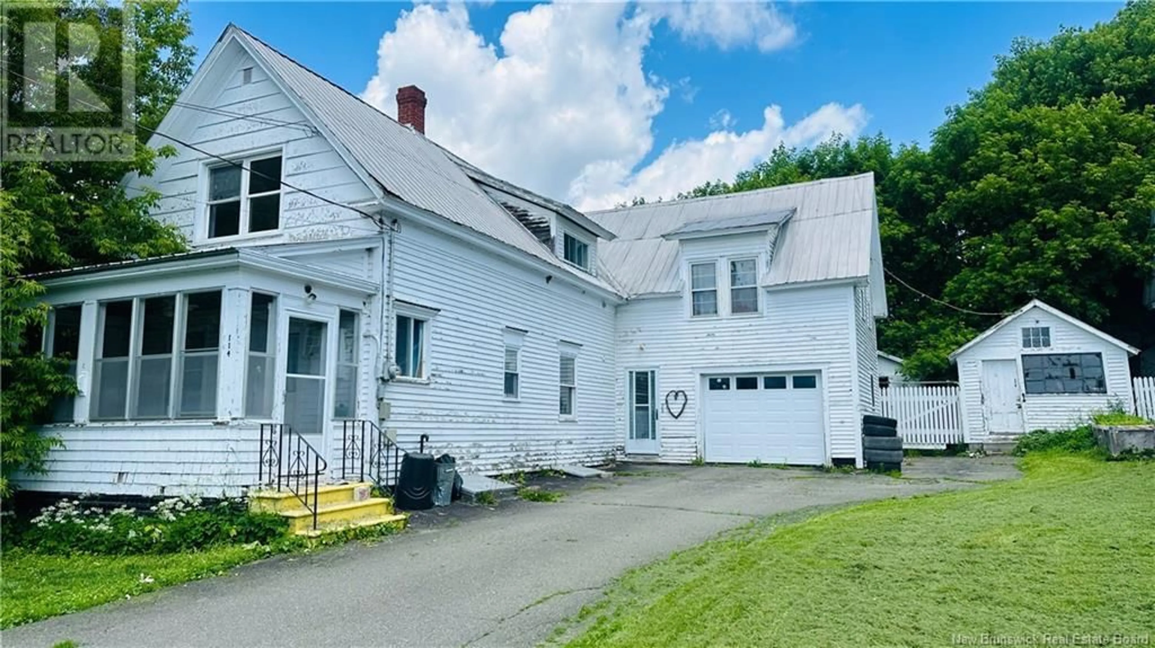 A pic from outside/outdoor area/front of a property/back of a property/a pic from drone, building for 114 MAPLE STREET, Woodstock New Brunswick E7M2H4