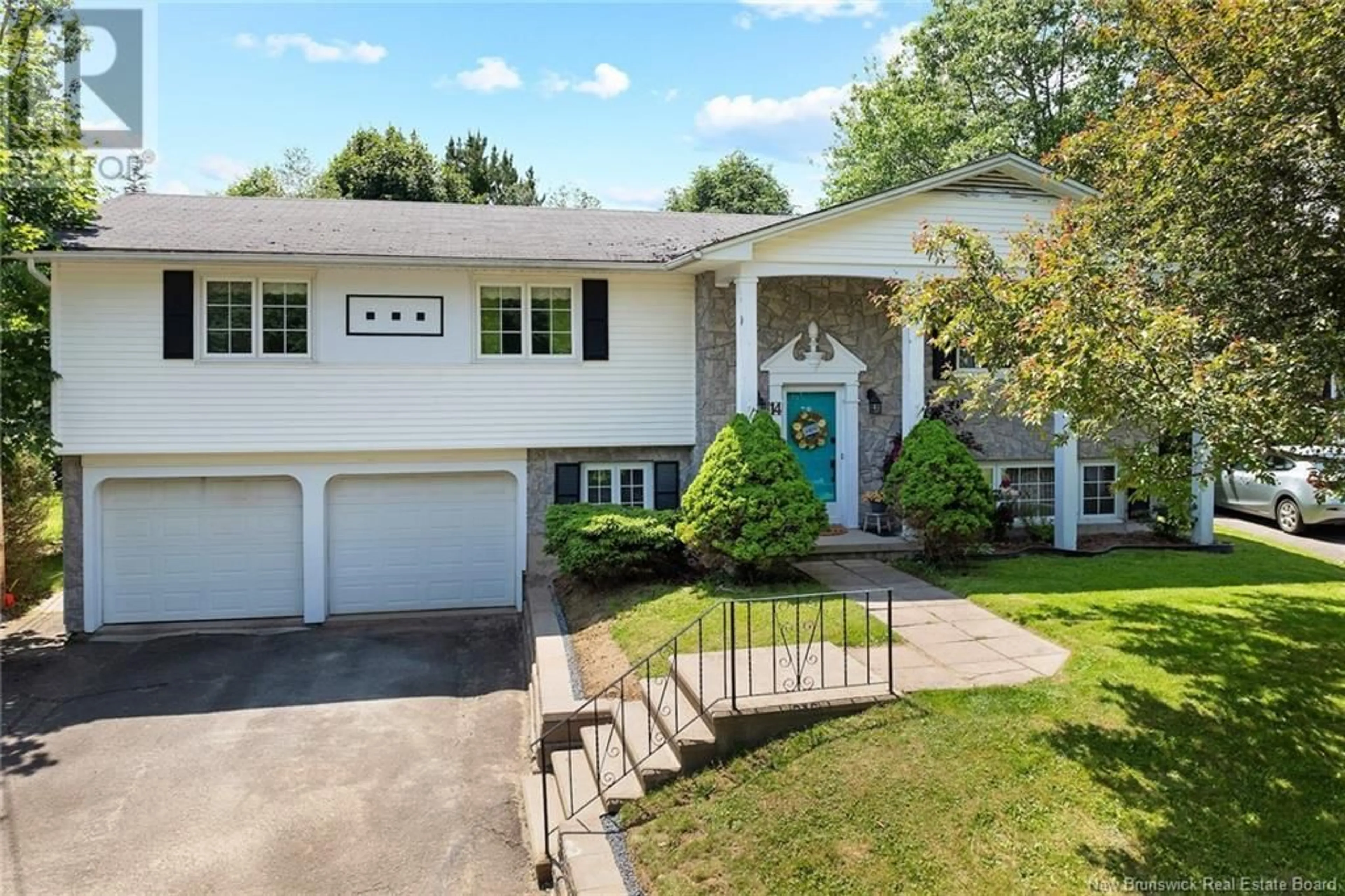 Home with vinyl exterior material, street for 14 MATTHEWS COURT, Fredericton New Brunswick E3A4Y7