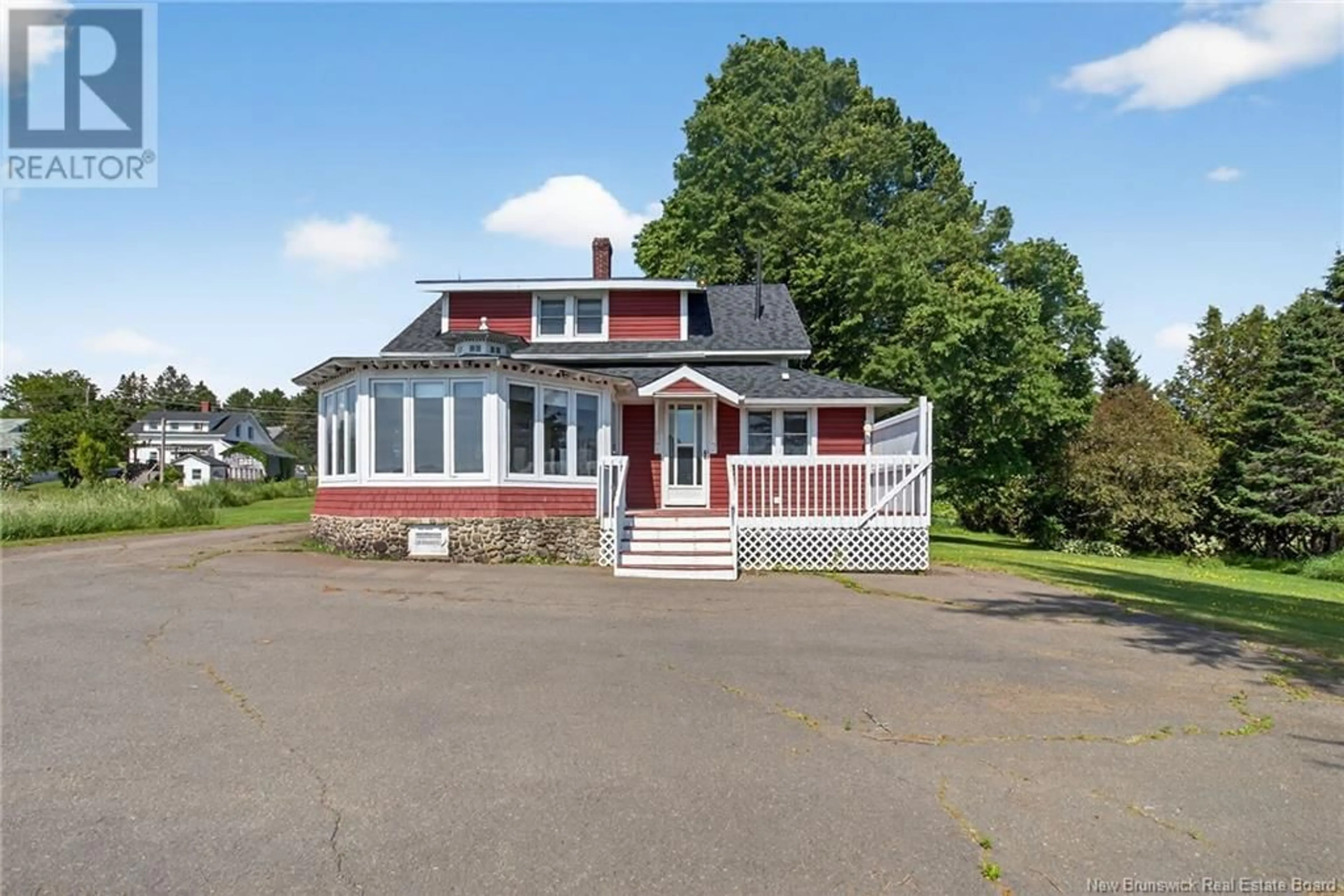 A pic from outside/outdoor area/front of a property/back of a property/a pic from drone, building for 1068 ROYAL ROAD, Memramcook New Brunswick E4K1Y1