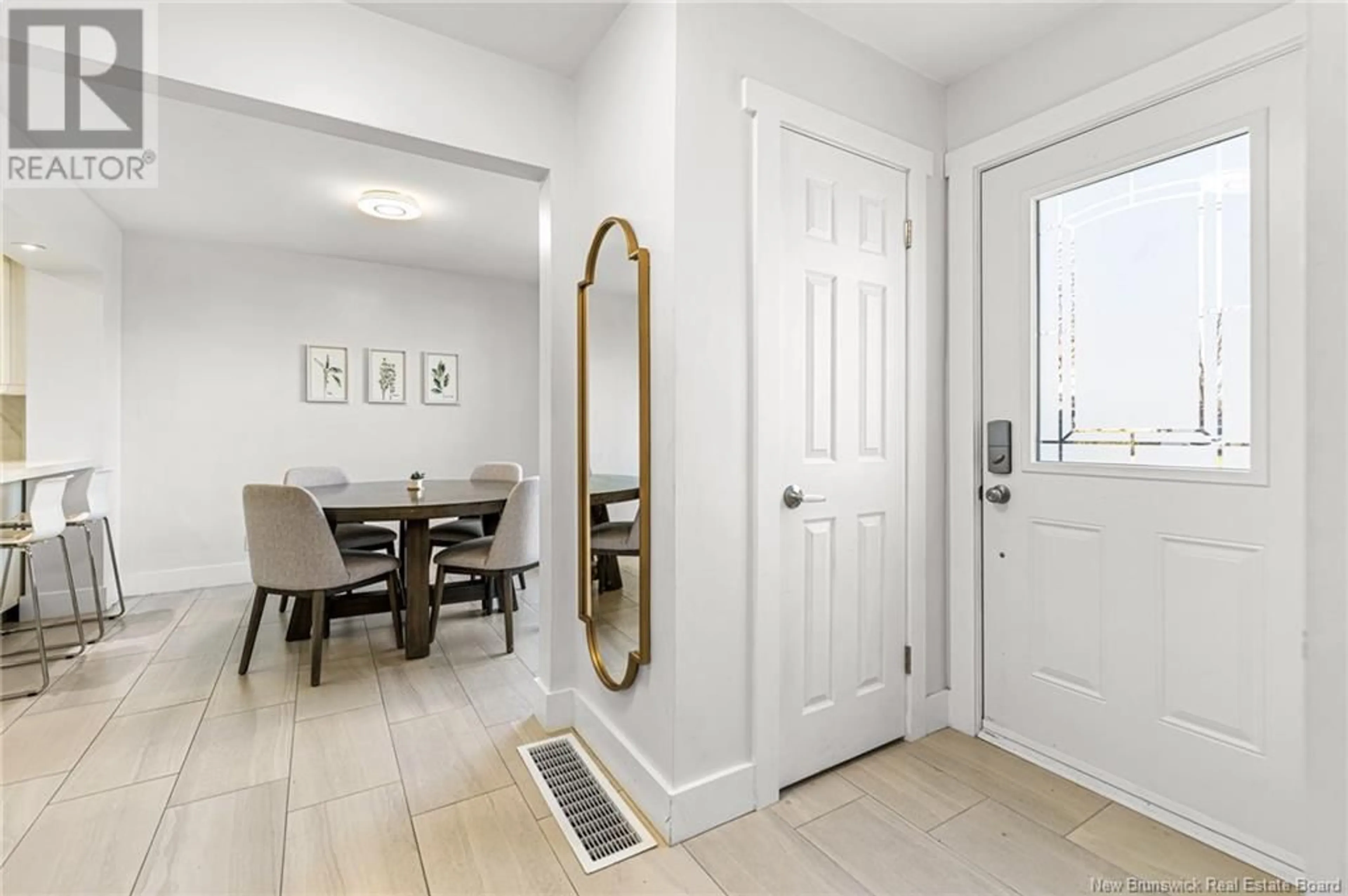 Indoor entryway for 16 CRESCENT AVENUE, Moncton New Brunswick E1A3J3