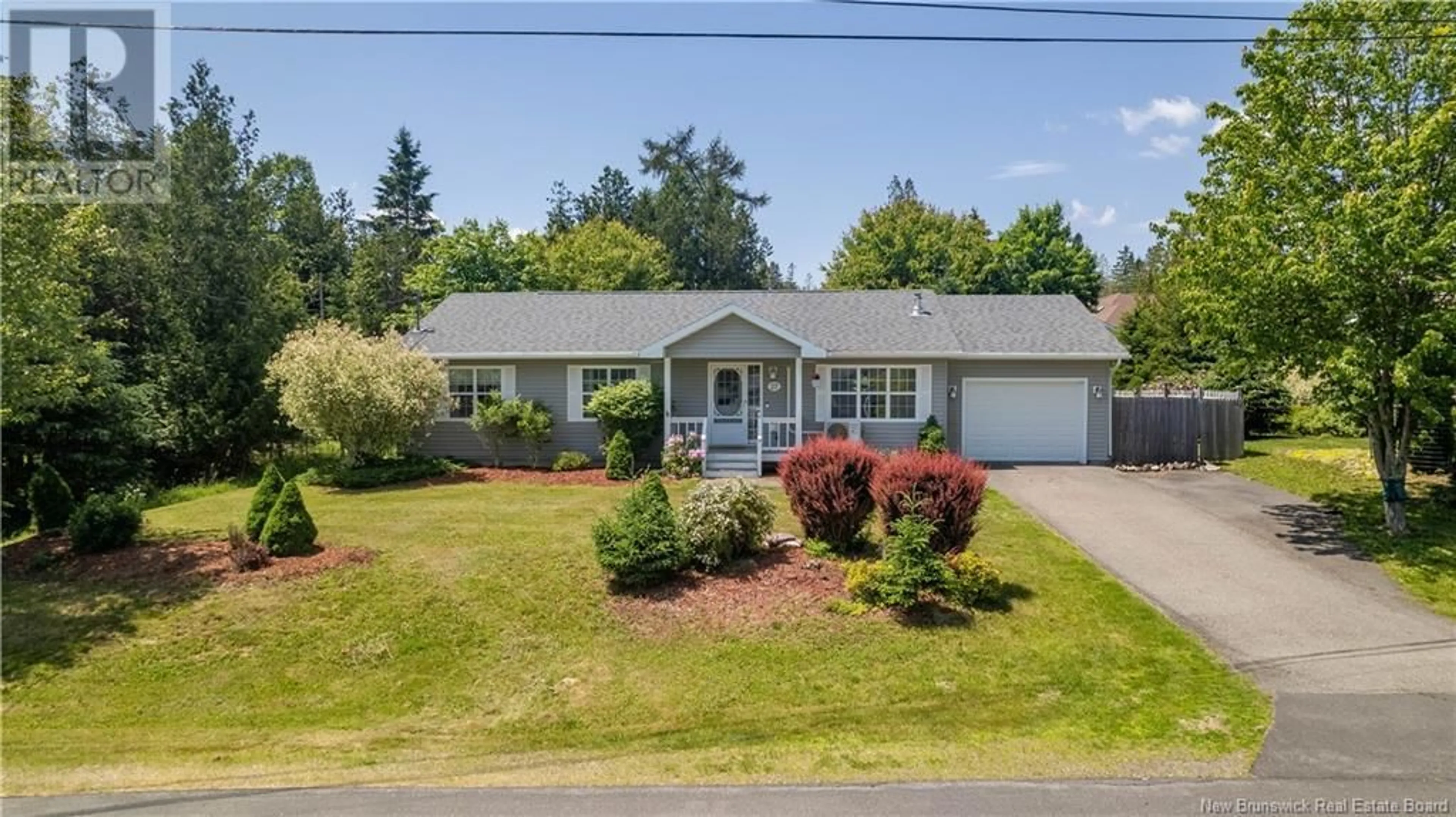 A pic from outside/outdoor area/front of a property/back of a property/a pic from drone, street for 27 CHARLOTTE STREET, Saint Andrews New Brunswick E5B3X4