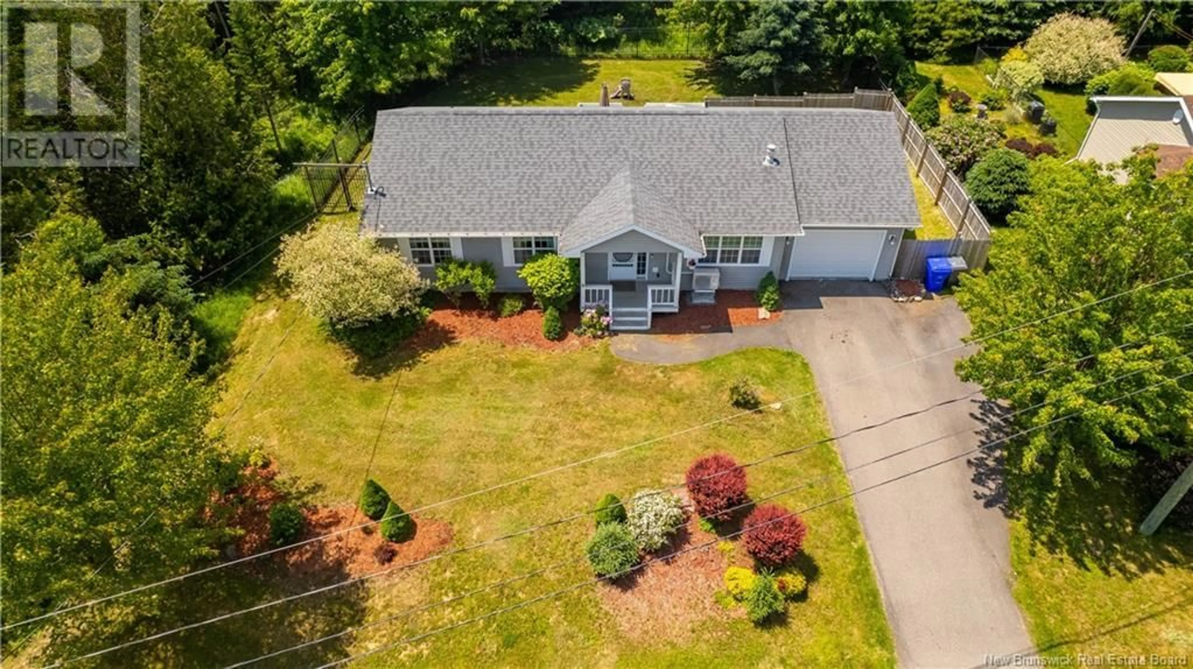 A pic from outside/outdoor area/front of a property/back of a property/a pic from drone, unknown for 27 CHARLOTTE STREET, Saint Andrews New Brunswick E5B3X4