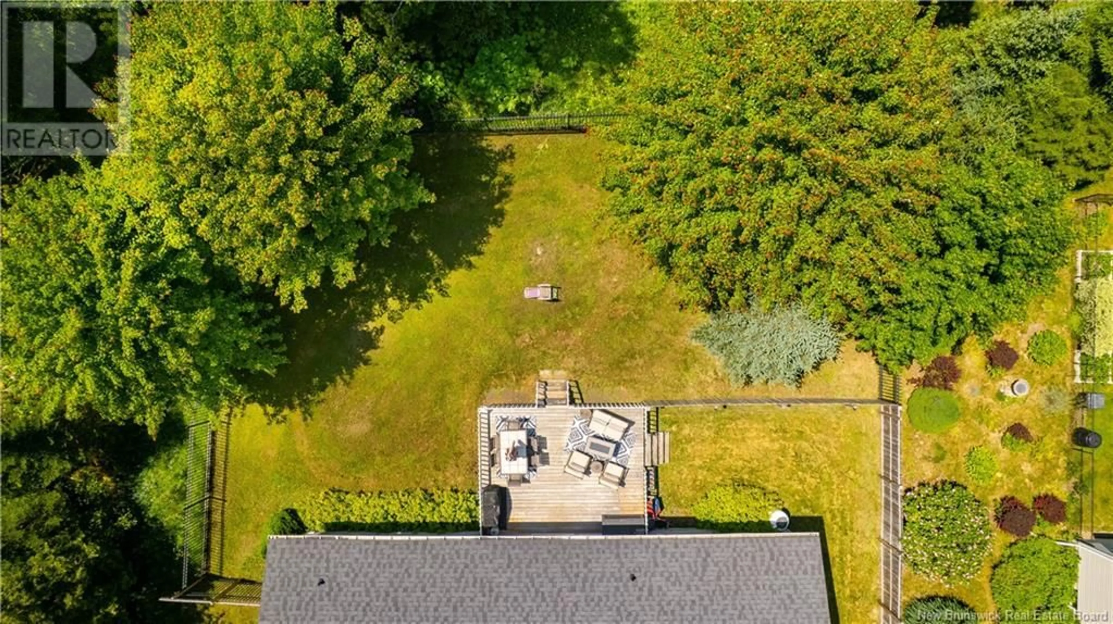 A pic from outside/outdoor area/front of a property/back of a property/a pic from drone, unknown for 27 CHARLOTTE STREET, Saint Andrews New Brunswick E5B3X4