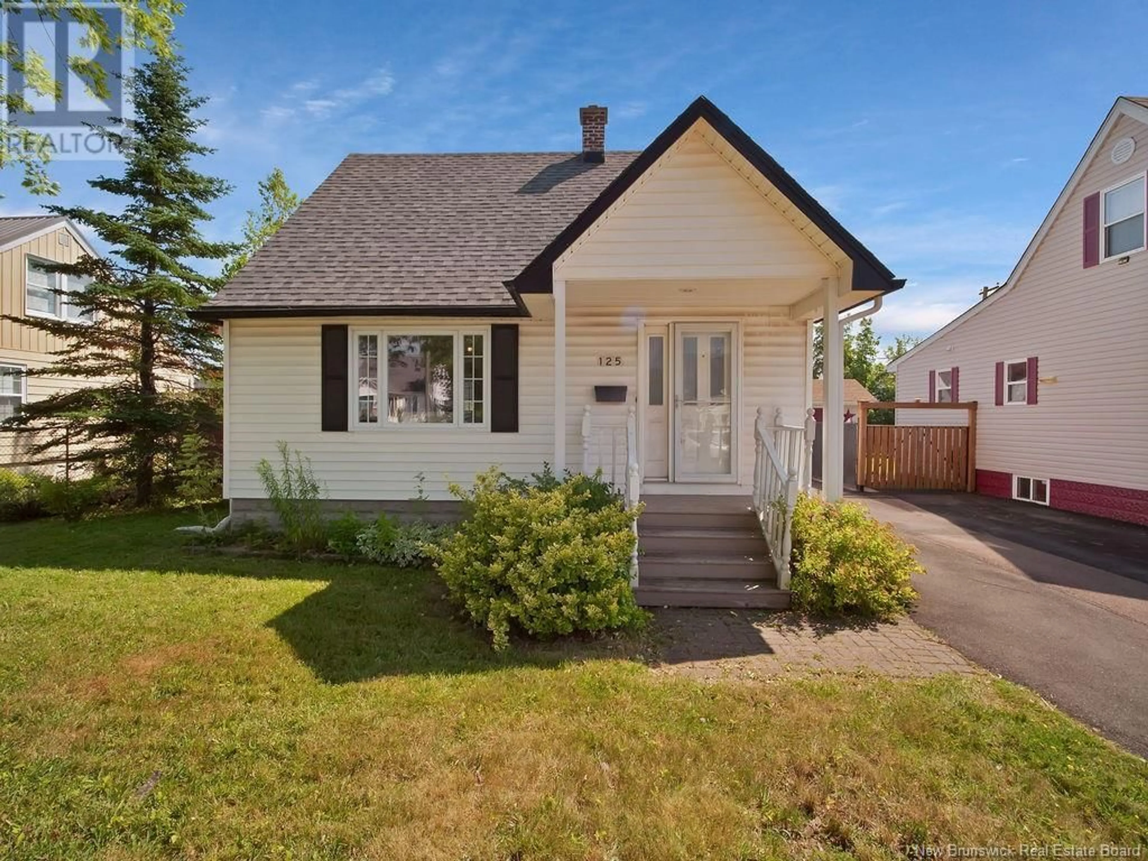 Home with vinyl exterior material, street for 125 SHIRLEY AVENUE, Moncton New Brunswick E1C6N6