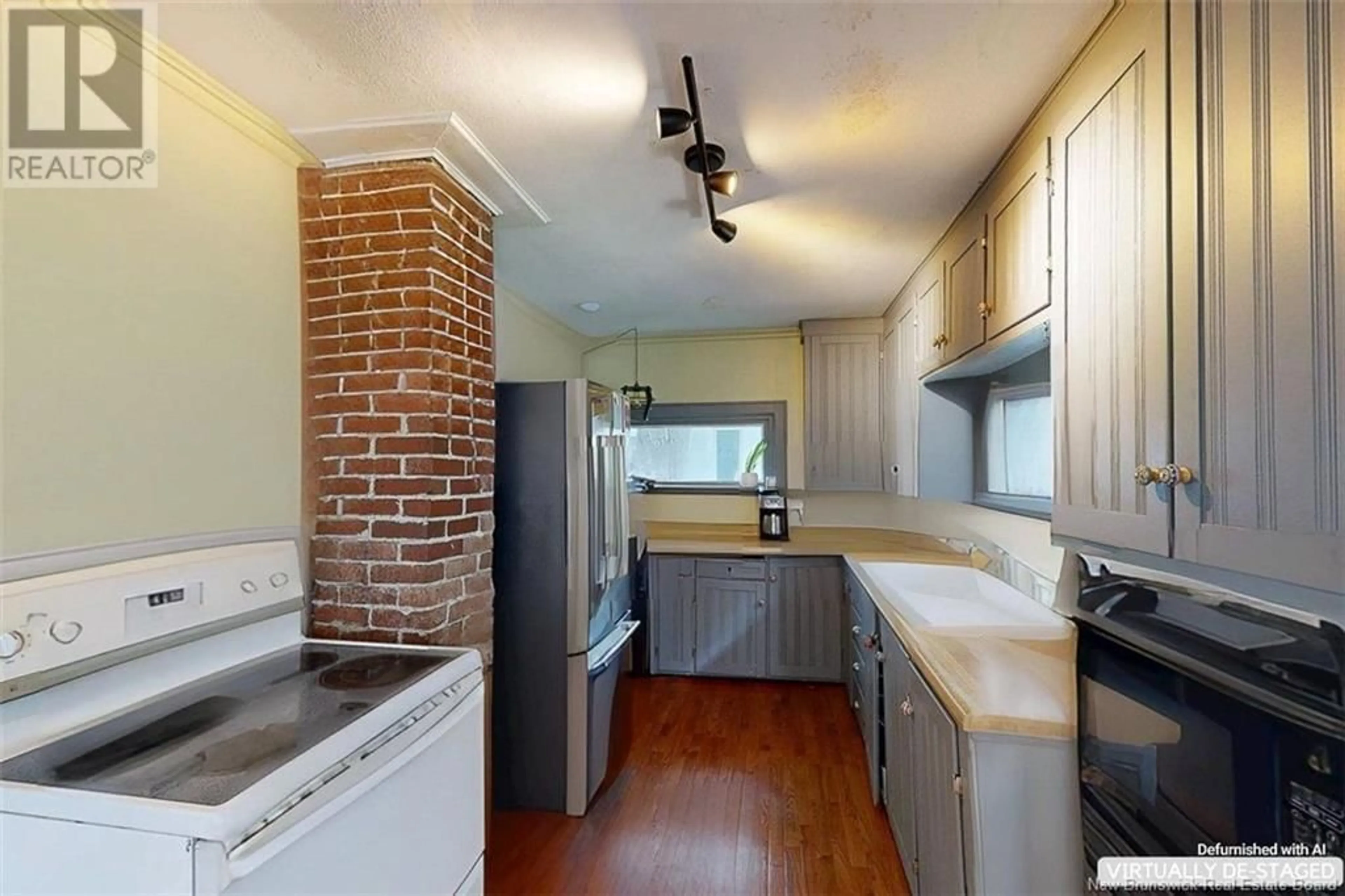 Standard kitchen, unknown for 358 WOODSTOCK ROAD, Fredericton New Brunswick E3B2J1