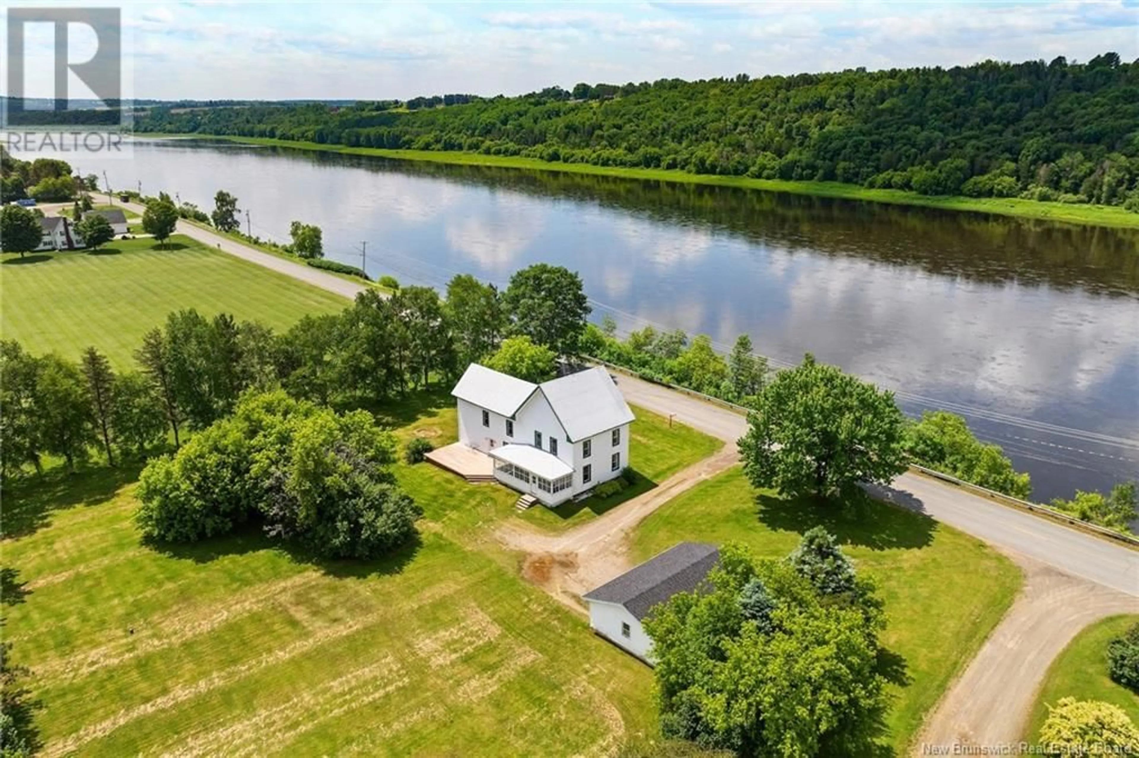 A pic from outside/outdoor area/front of a property/back of a property/a pic from drone, water/lake/river/ocean view for 8482 MAIN STREET, Florenceville-Bristol New Brunswick E7L4J8