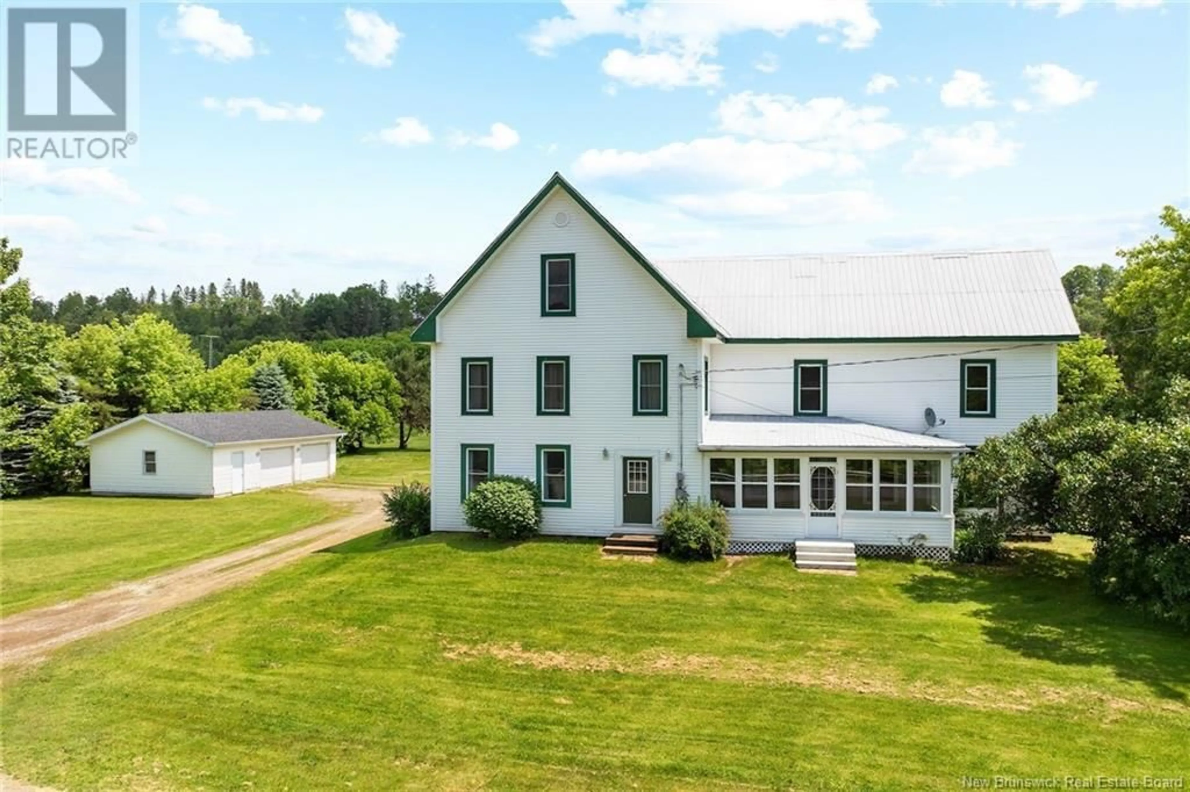A pic from outside/outdoor area/front of a property/back of a property/a pic from drone, building for 8482 MAIN STREET, Florenceville-Bristol New Brunswick E7L4J8