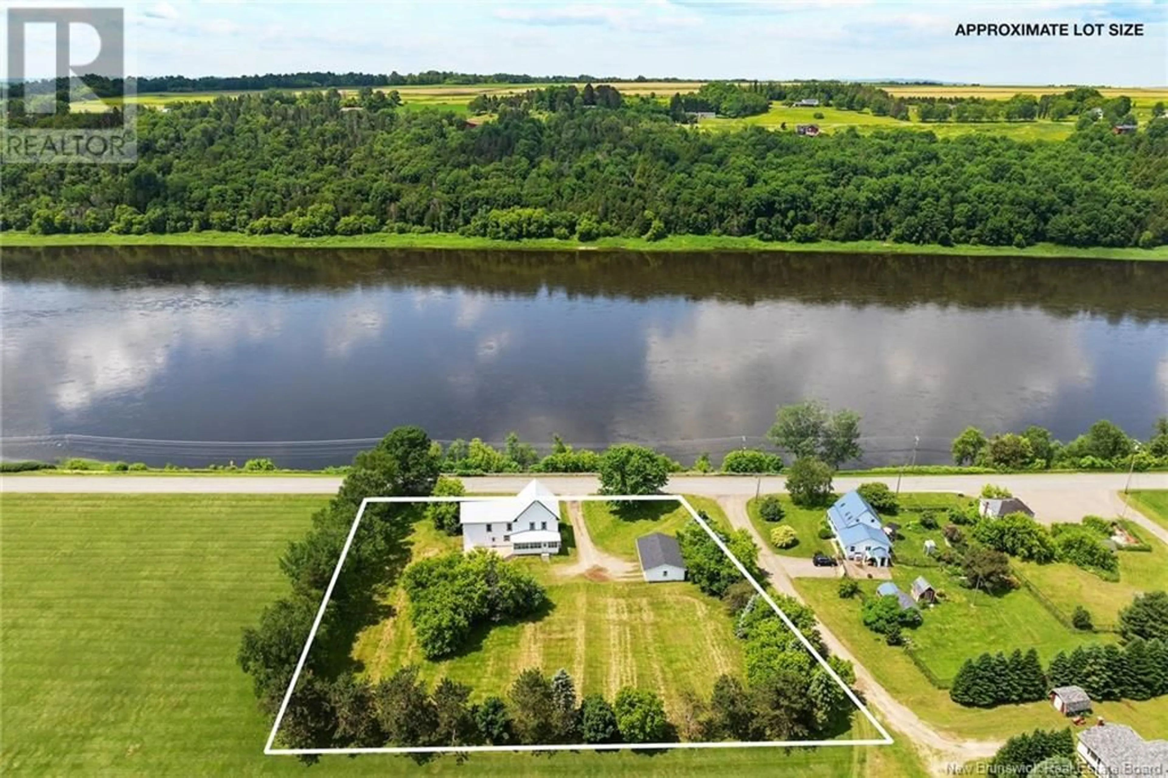 A pic from outside/outdoor area/front of a property/back of a property/a pic from drone, water/lake/river/ocean view for 8482 MAIN STREET, Florenceville-Bristol New Brunswick E7L4J8