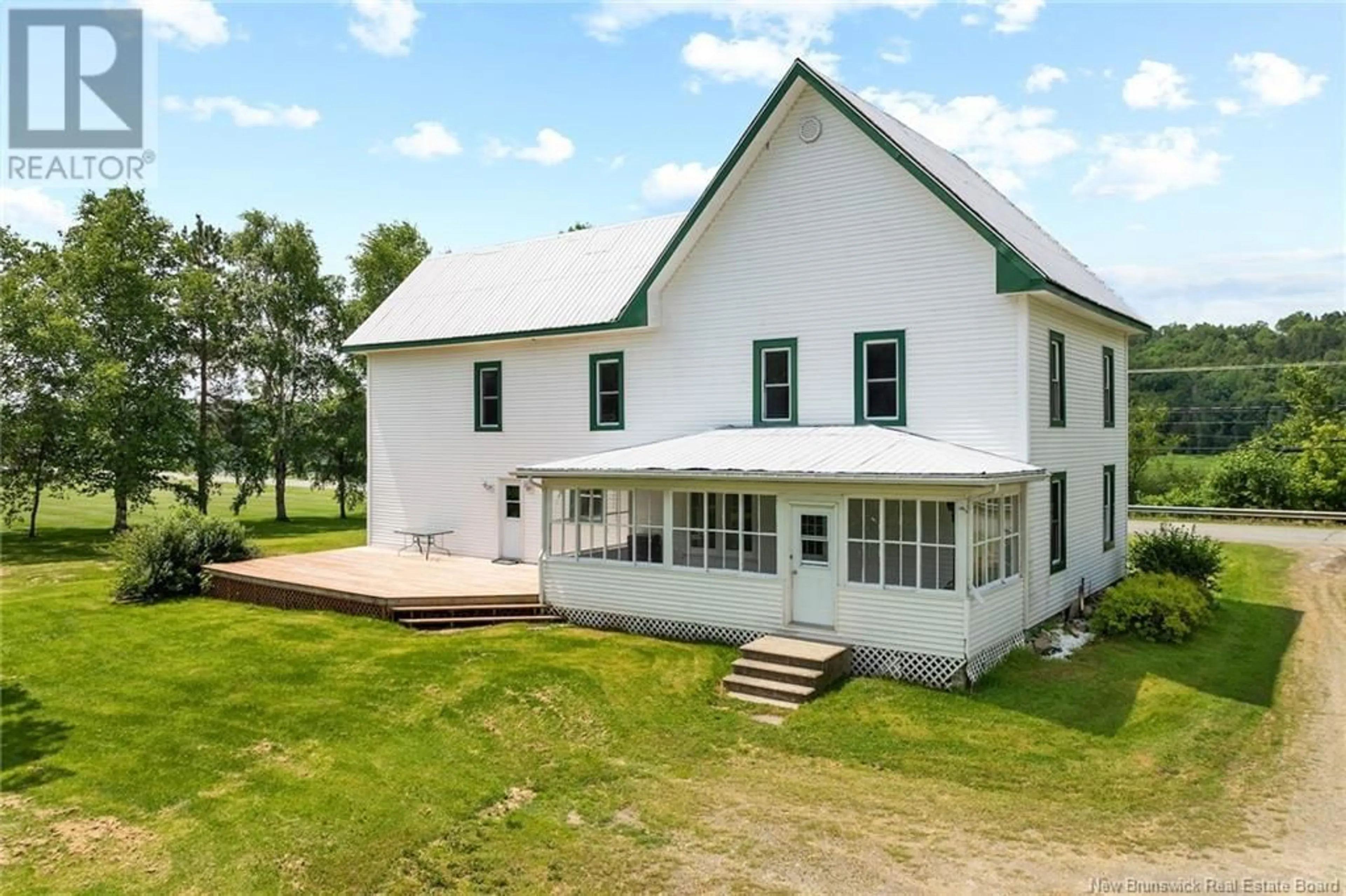 A pic from outside/outdoor area/front of a property/back of a property/a pic from drone, building for 8482 MAIN STREET, Florenceville-Bristol New Brunswick E7L4J8