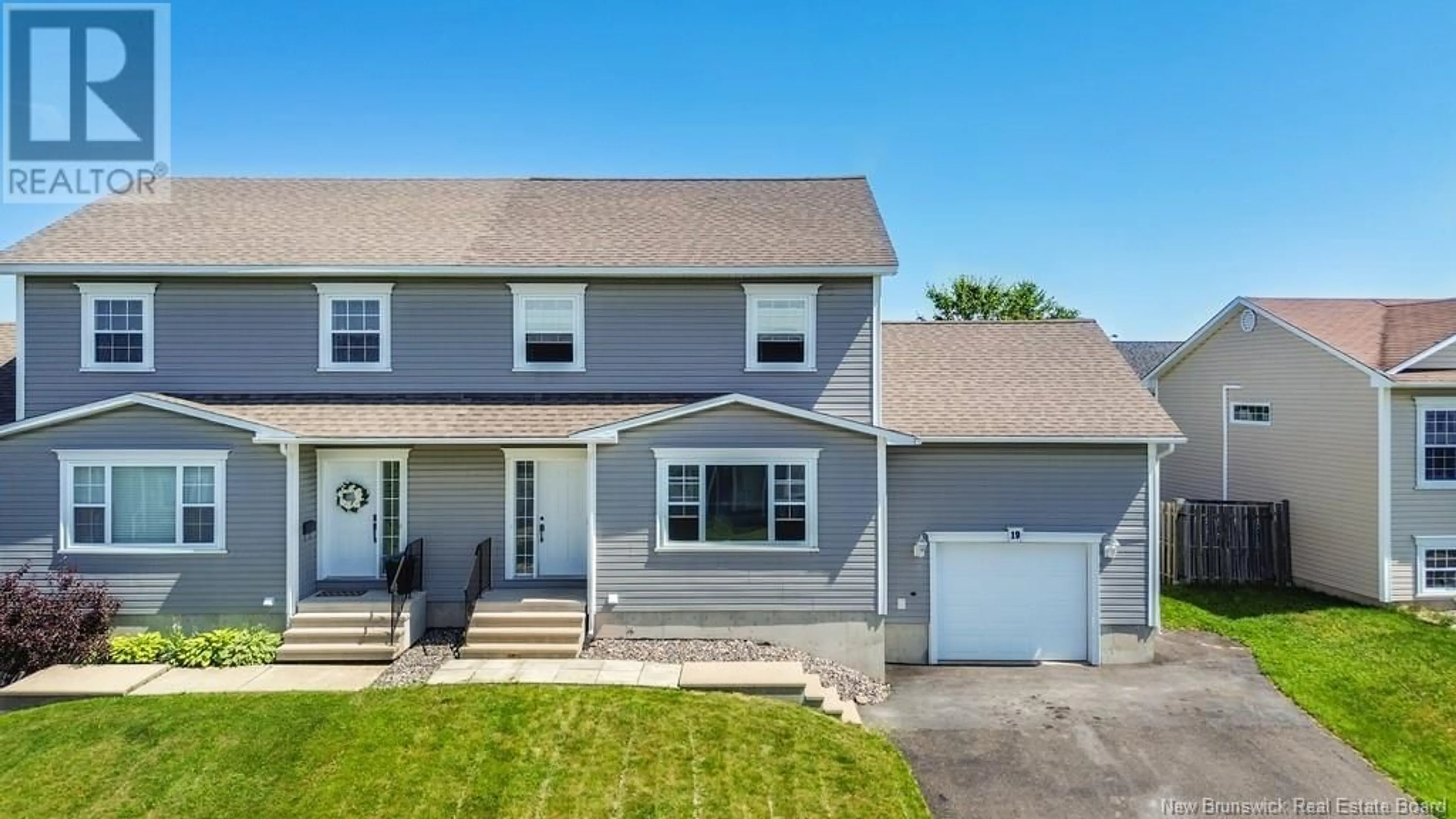 Home with vinyl exterior material, street for 19 HARRIS STREET, Oromocto New Brunswick E2V0A7