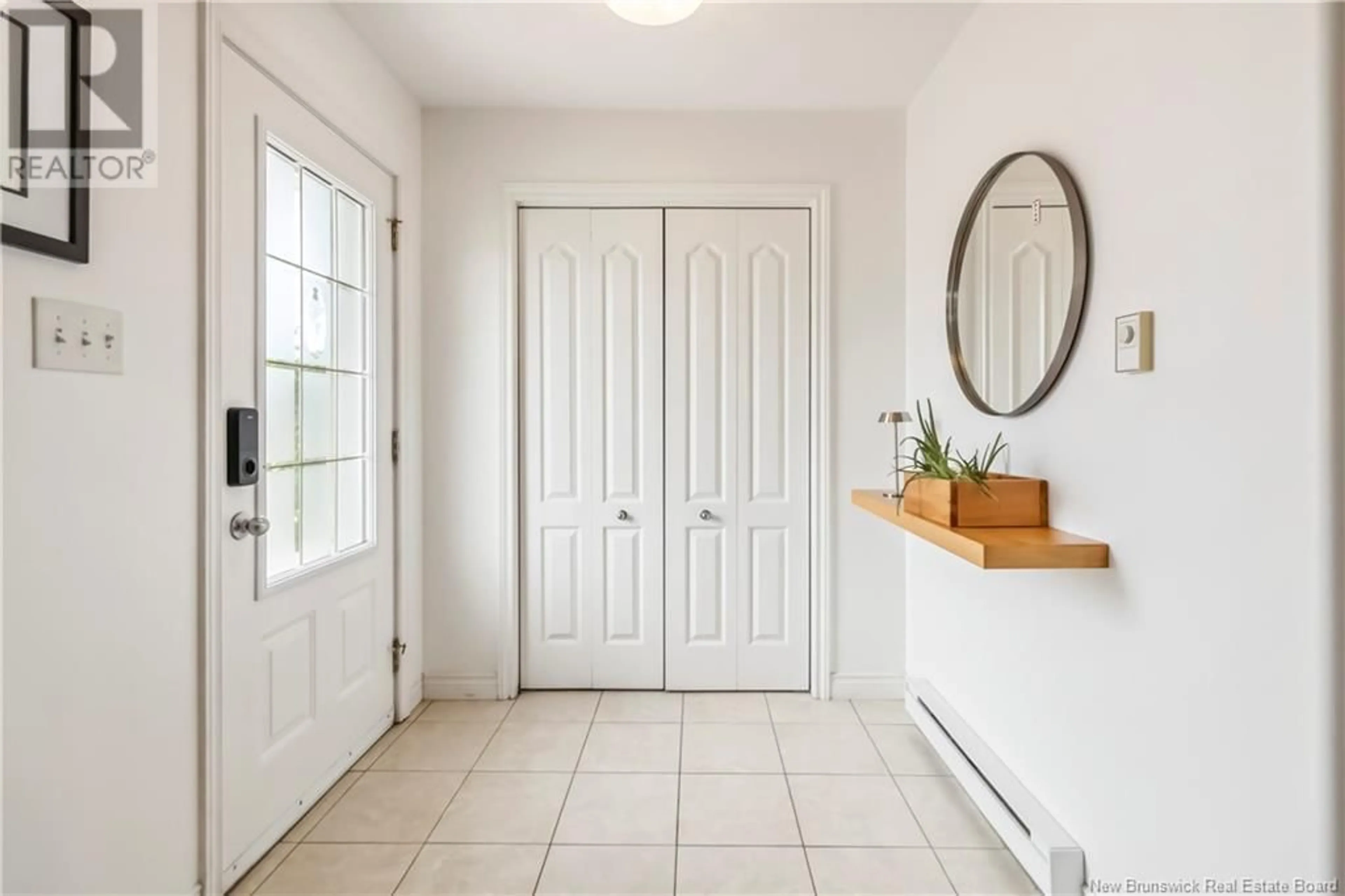 Indoor entryway for 64 FIRMIN, Dieppe New Brunswick E1A8G0
