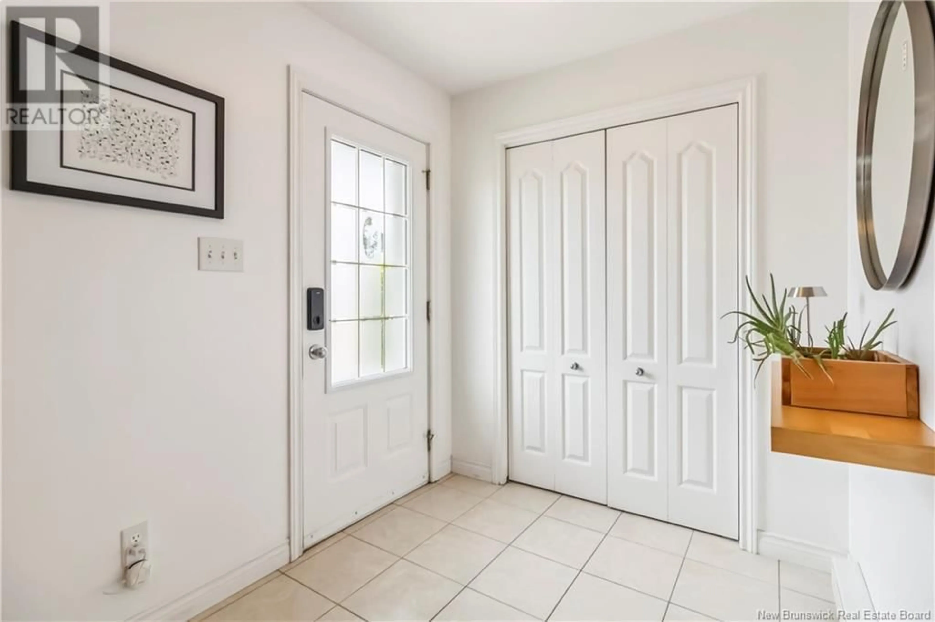 Indoor entryway for 64 FIRMIN, Dieppe New Brunswick E1A8G0