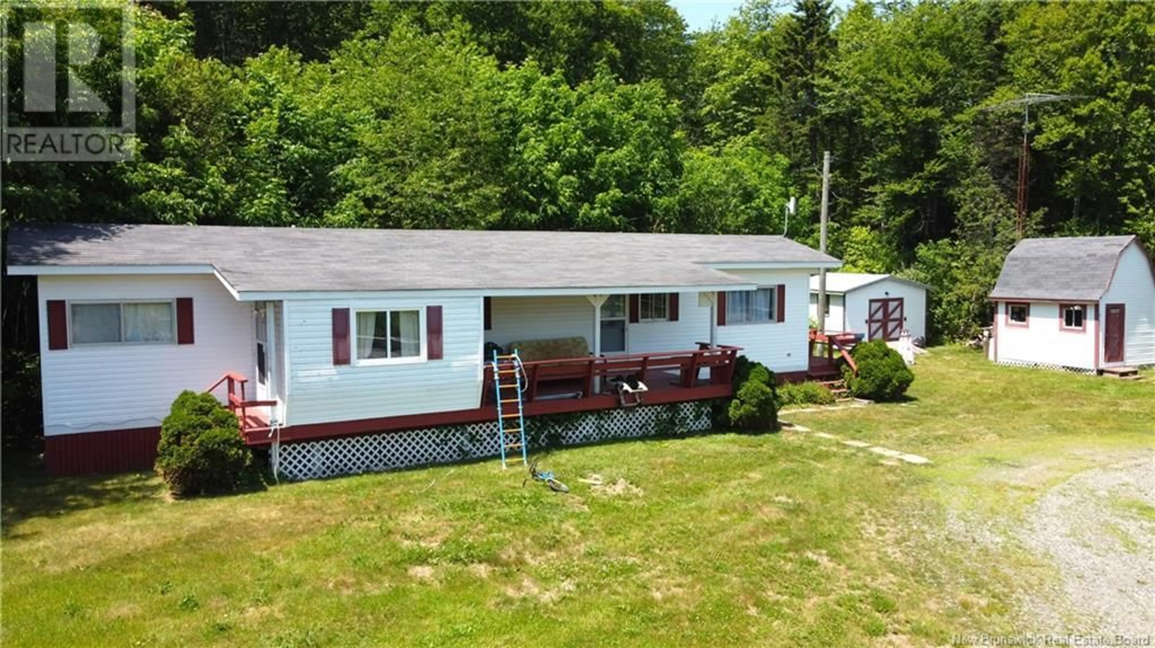 A pic from outside/outdoor area/front of a property/back of a property/a pic from drone, building for 4975 ROUTE 127, Chamcook New Brunswick E5B2Z8
