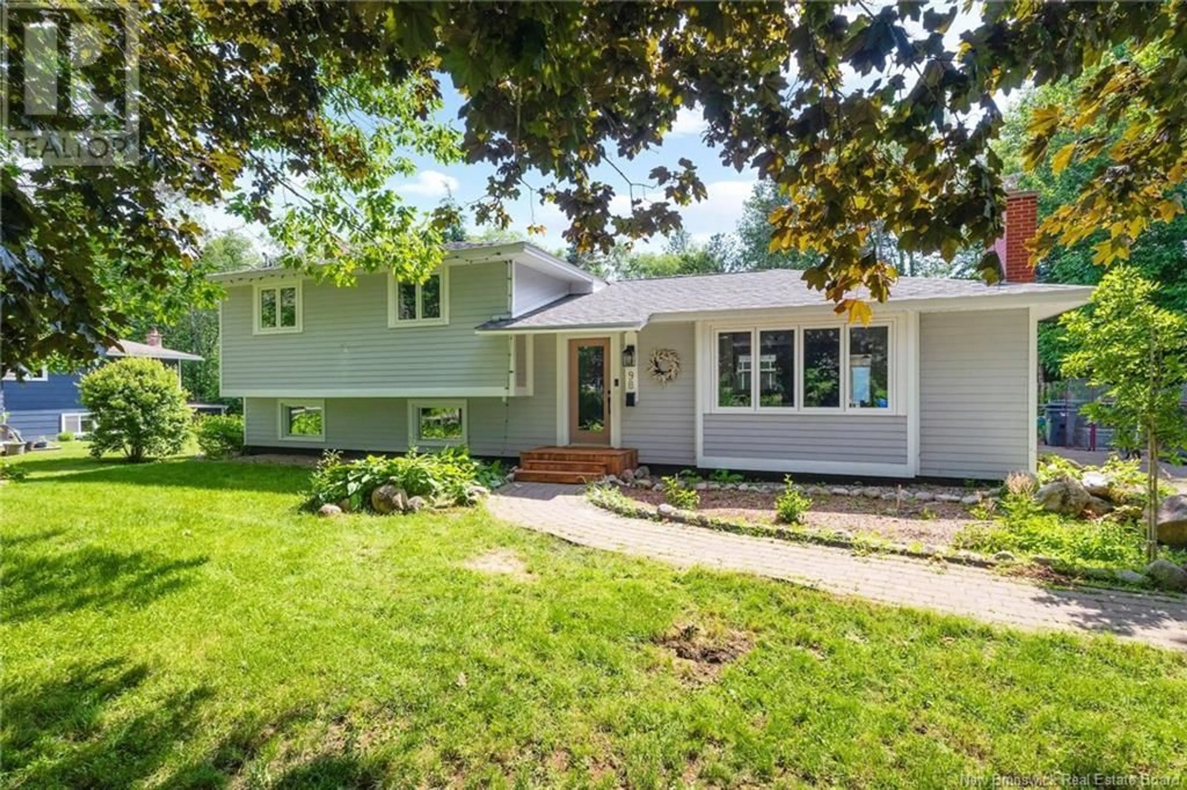 Home with vinyl exterior material, street for 98 NICHOLSON CRESCENT, New Maryland New Brunswick E3C1H4