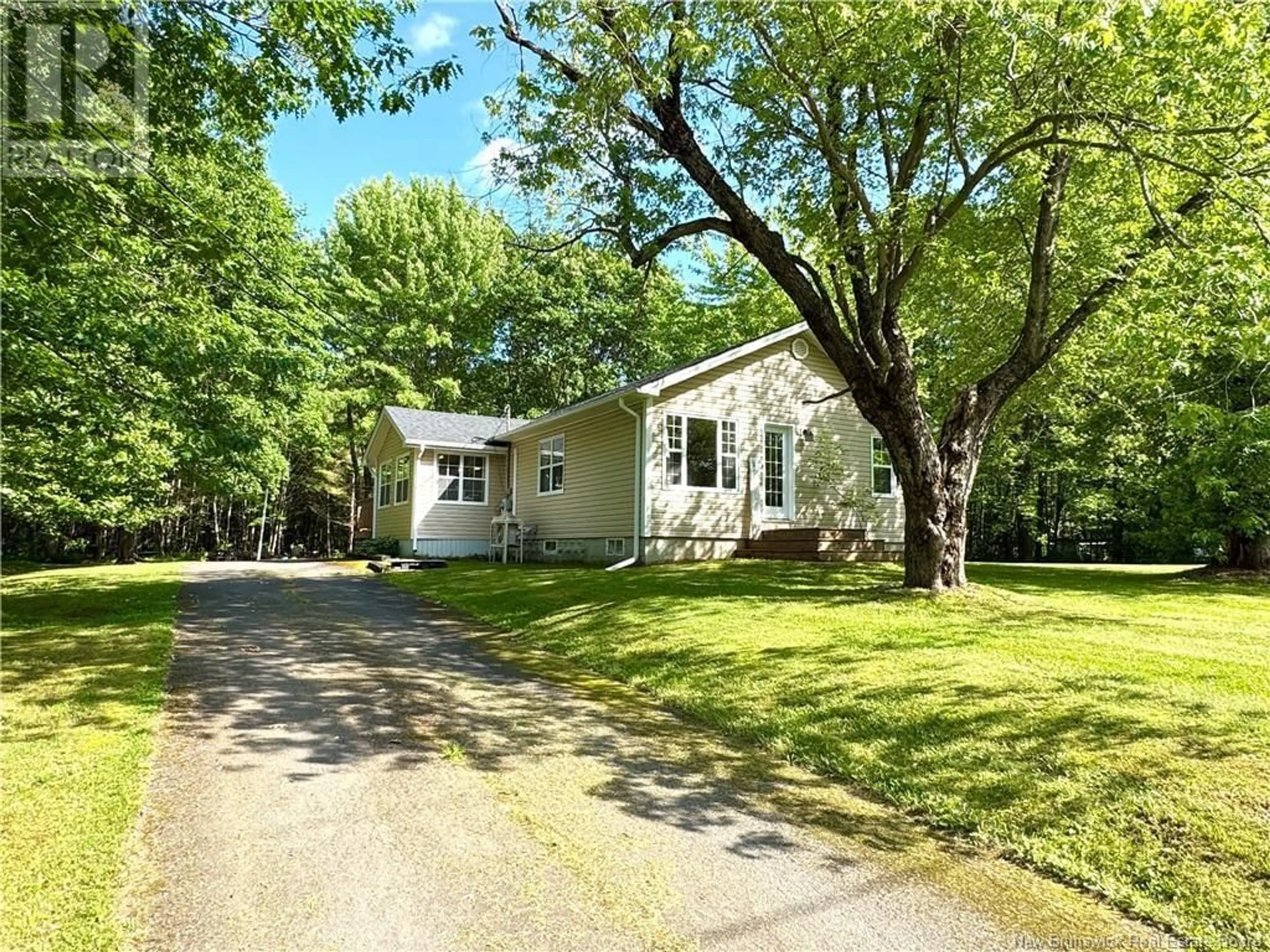 A pic from outside/outdoor area/front of a property/back of a property/a pic from drone, street for 57 UPTON STREET, Minto New Brunswick E4B2P4