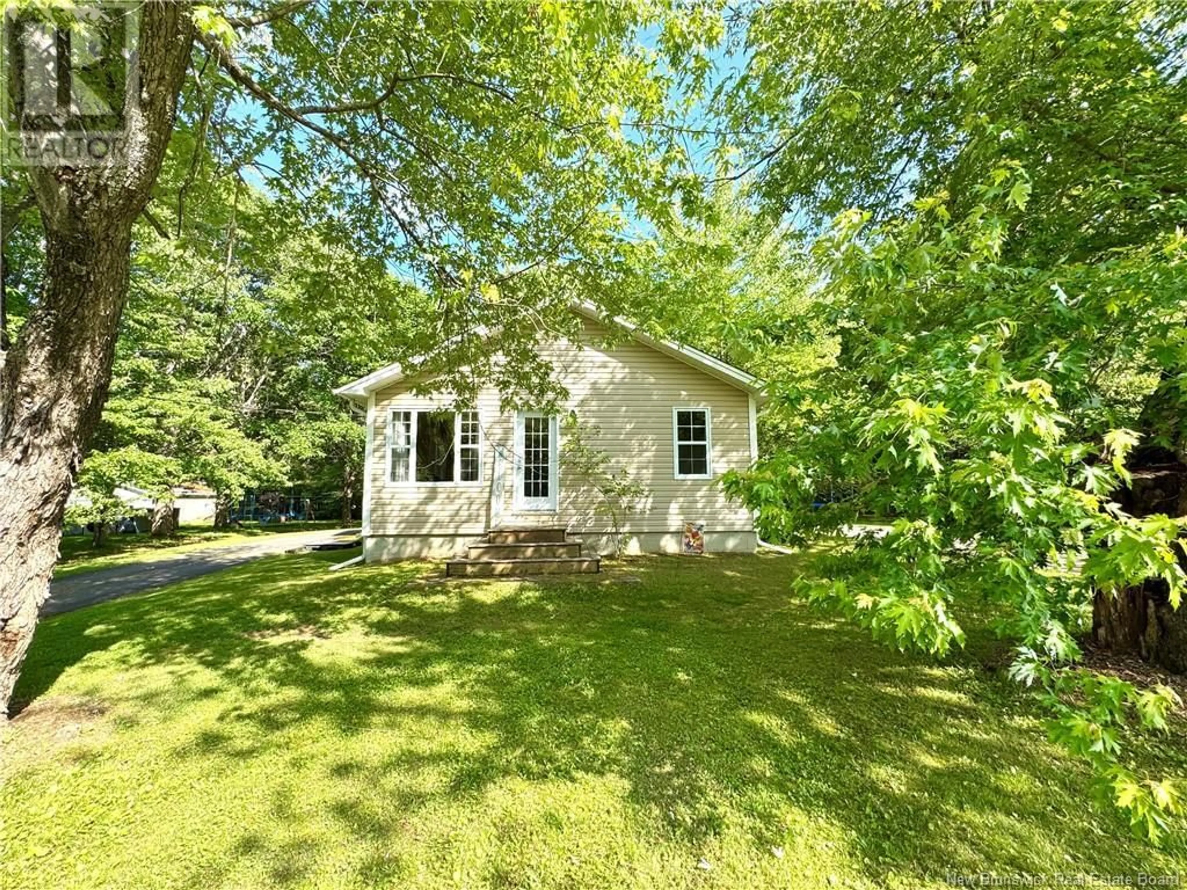A pic from outside/outdoor area/front of a property/back of a property/a pic from drone, unknown for 57 UPTON STREET, Minto New Brunswick E4B2P4